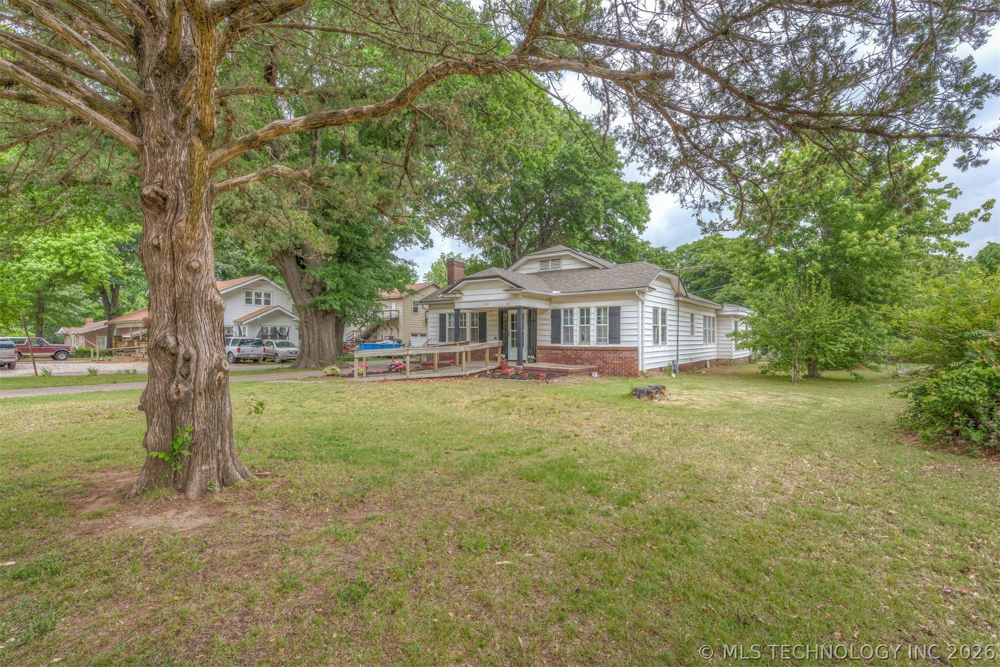 1901 E 9th Street Property Photo 4