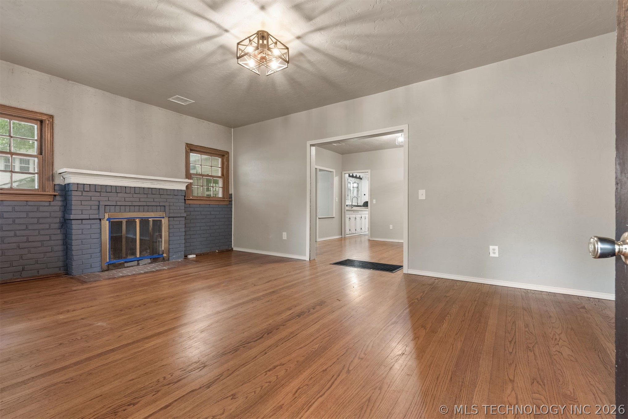1901 E 9th Street Property Photo 8