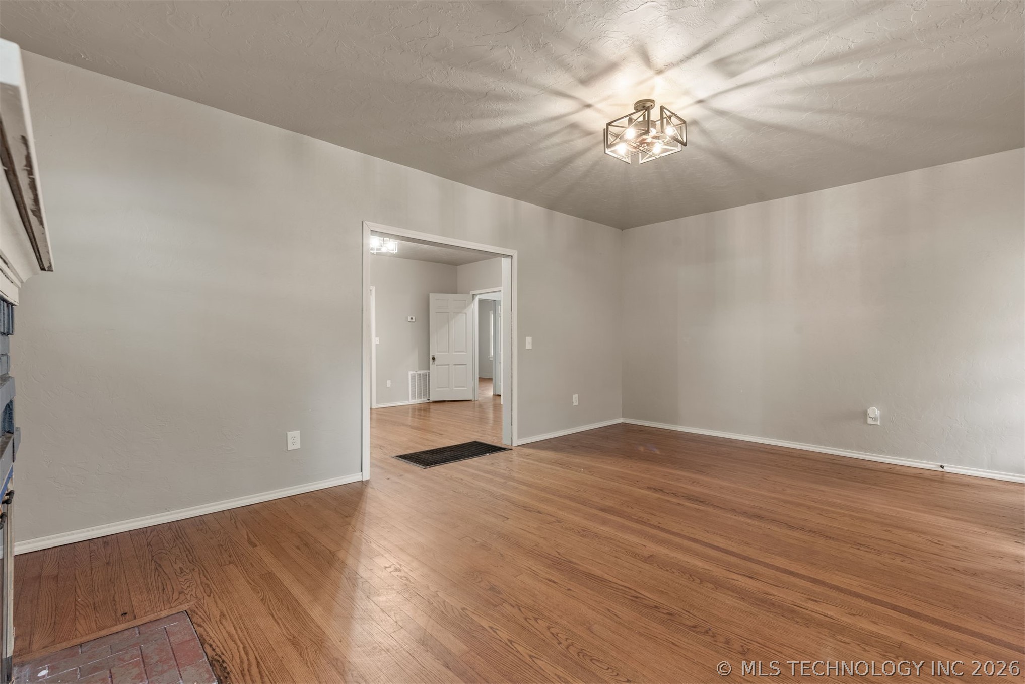 1901 E 9th Street Property Photo 9