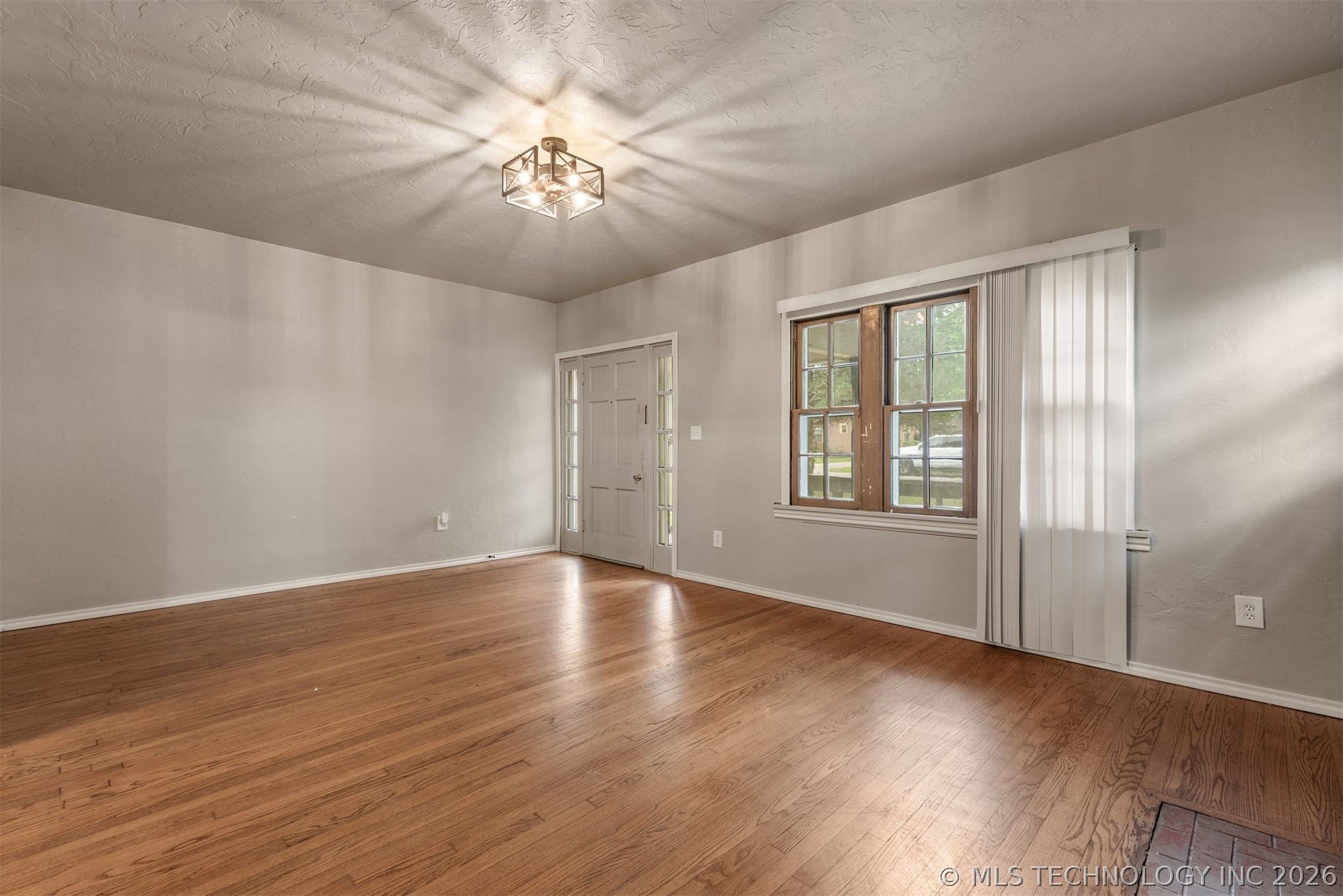 1901 E 9th Street Property Photo 10