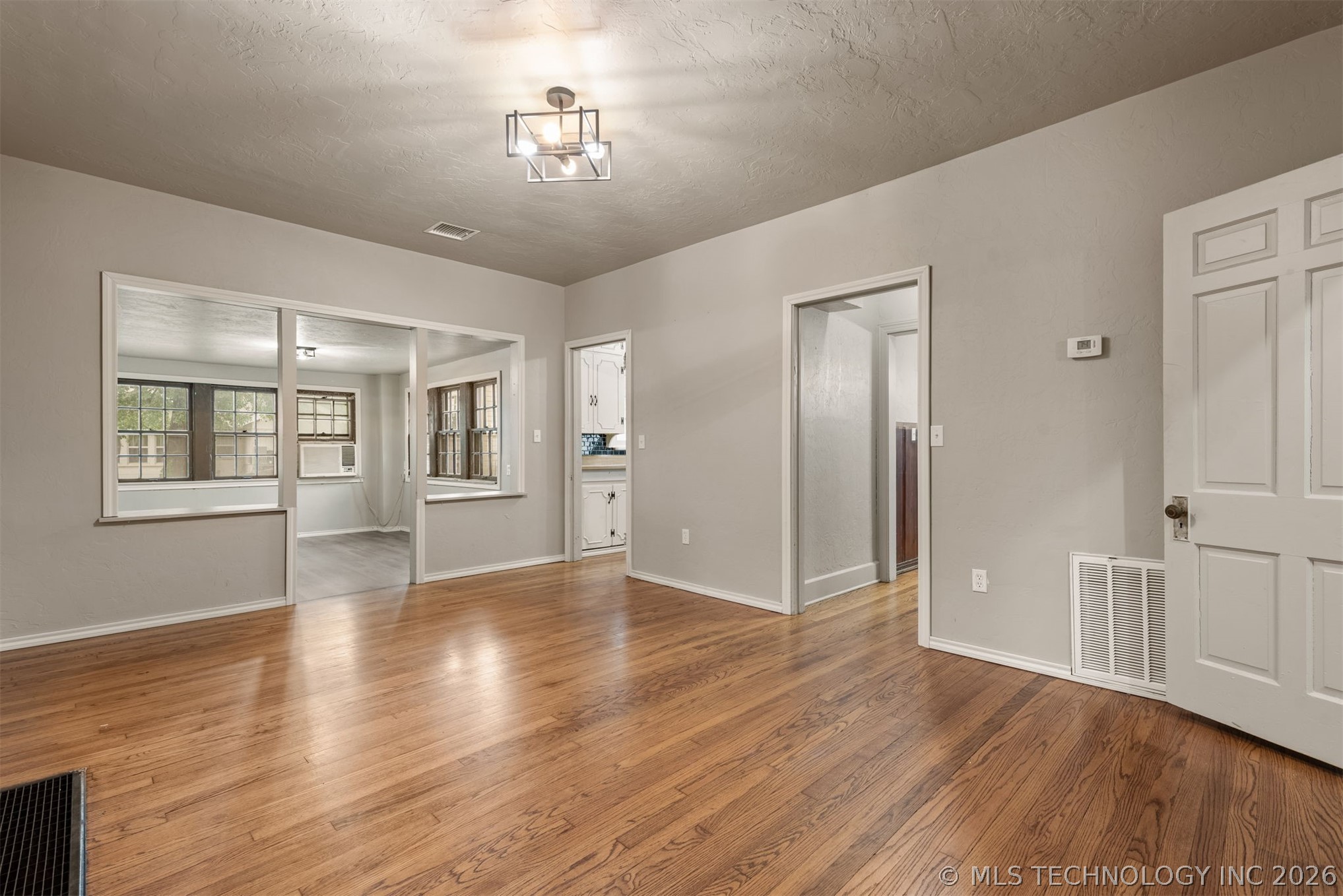1901 E 9th Street Property Photo 13