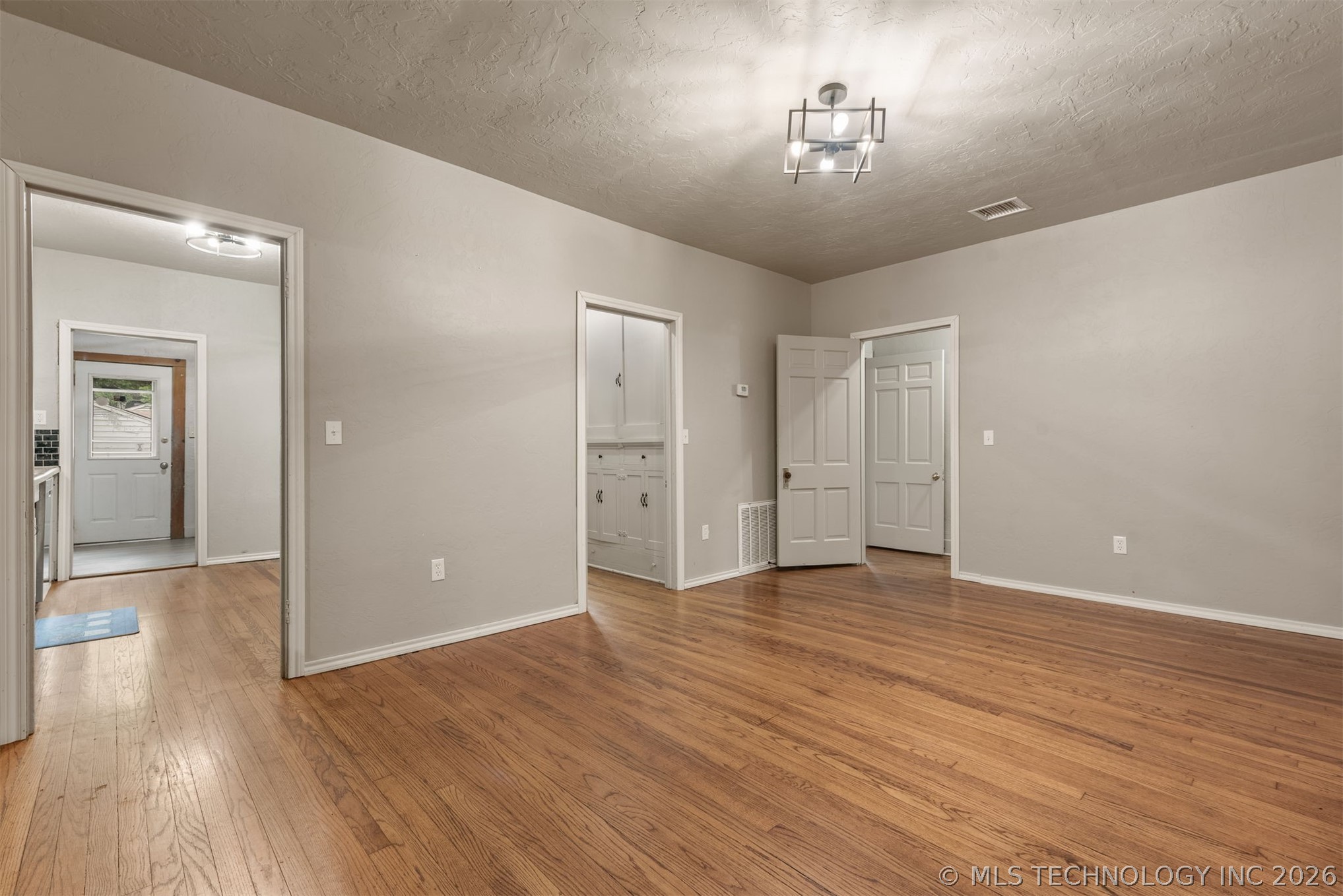 1901 E 9th Street Property Photo 14