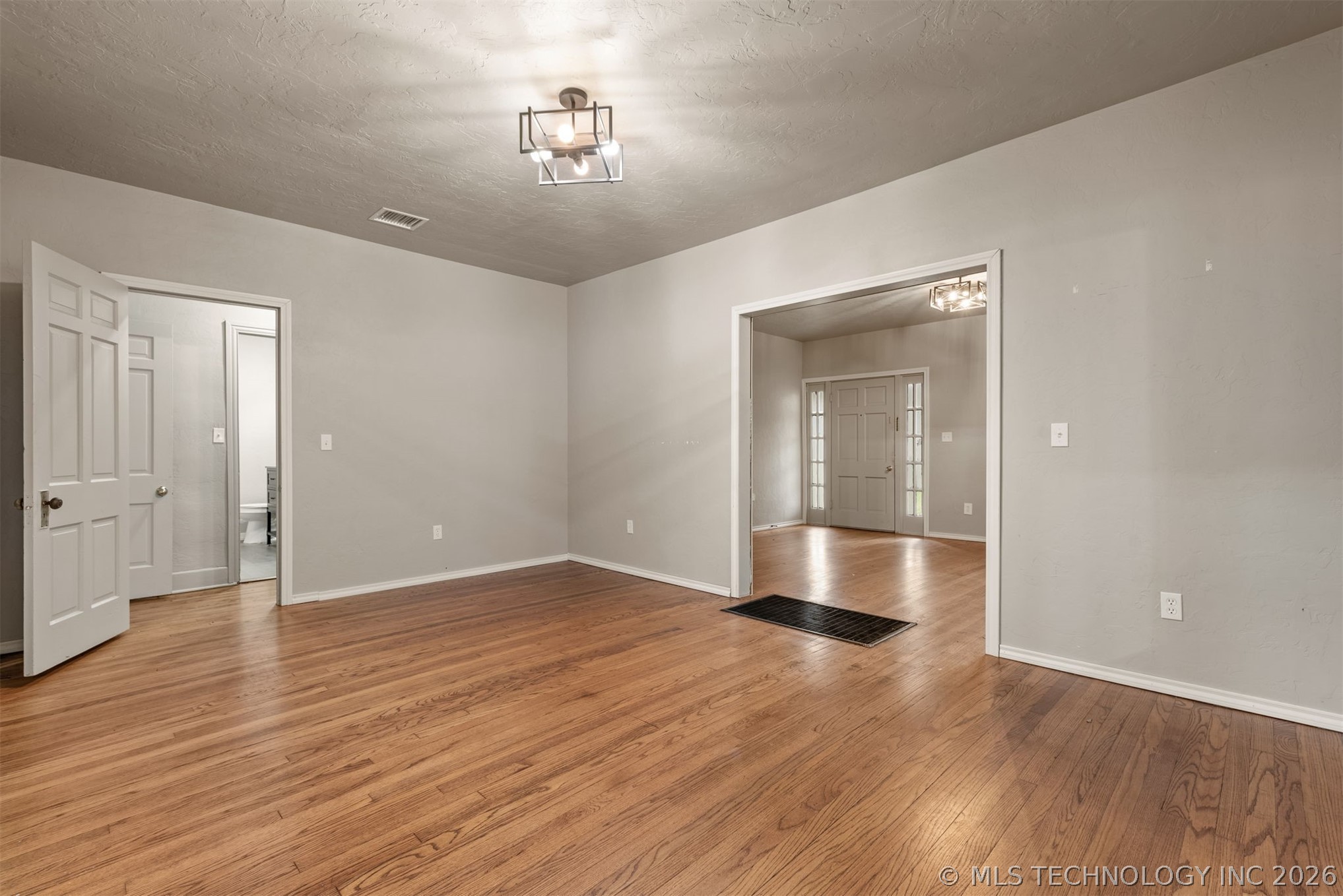 1901 E 9th Street Property Photo 15