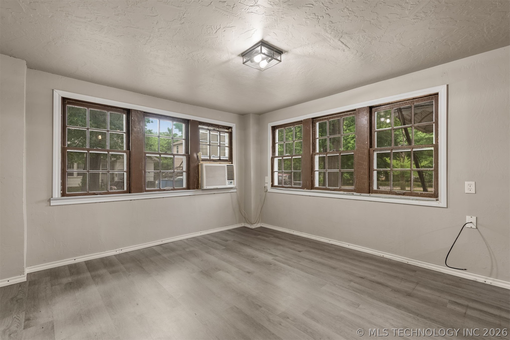 1901 E 9th Street Property Photo 16