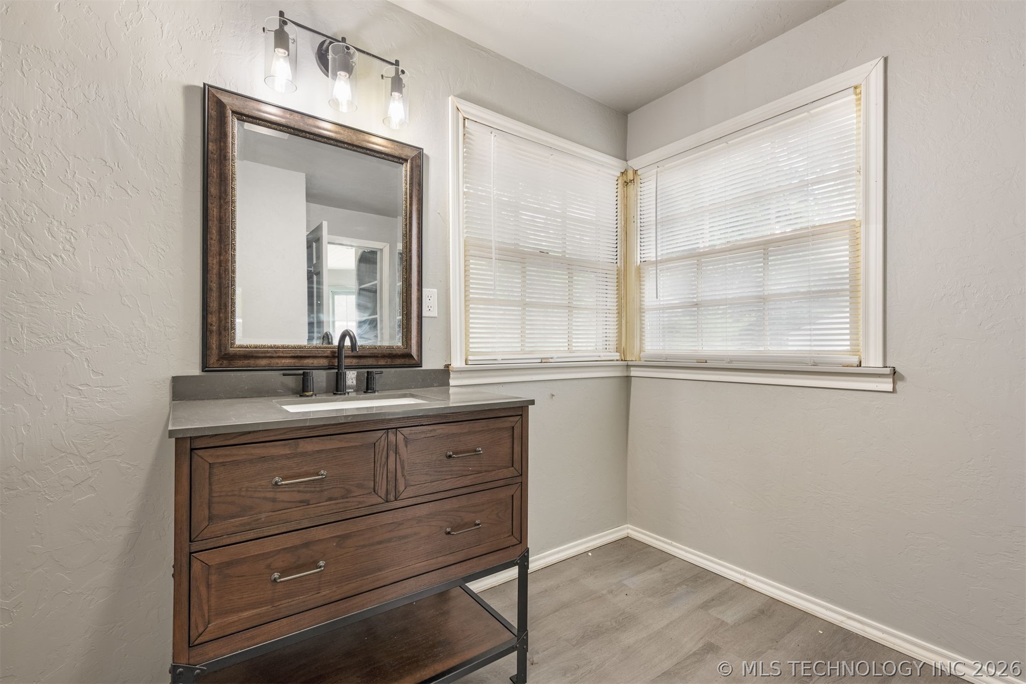 1901 E 9th Street Property Photo 34