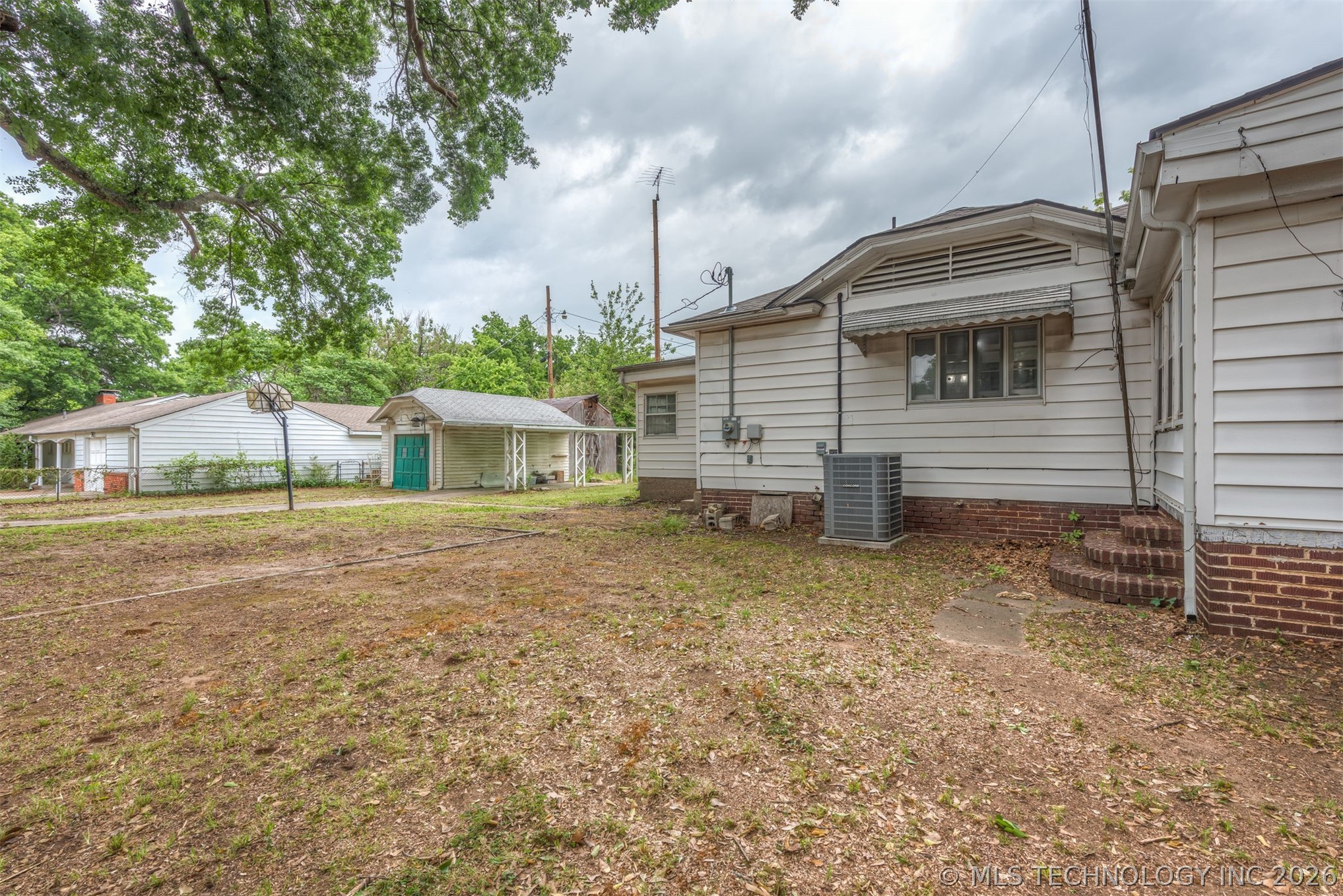 1901 E 9th Street Property Photo 43