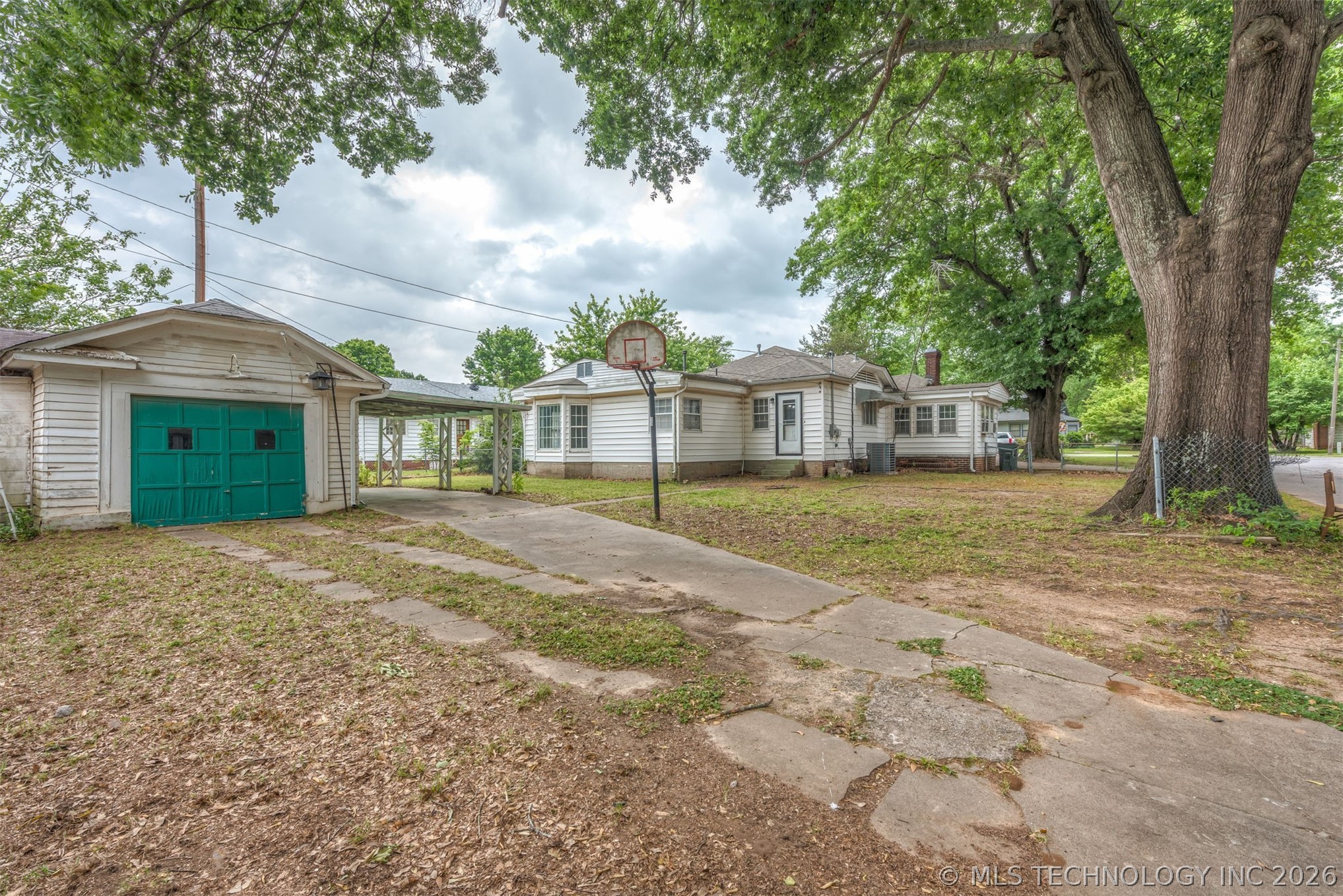 1901 E 9th Street Property Photo 44