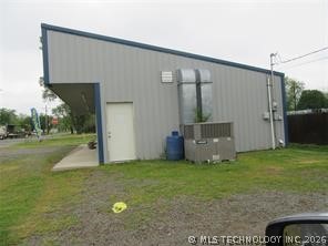 609 E Main Property Photo 2