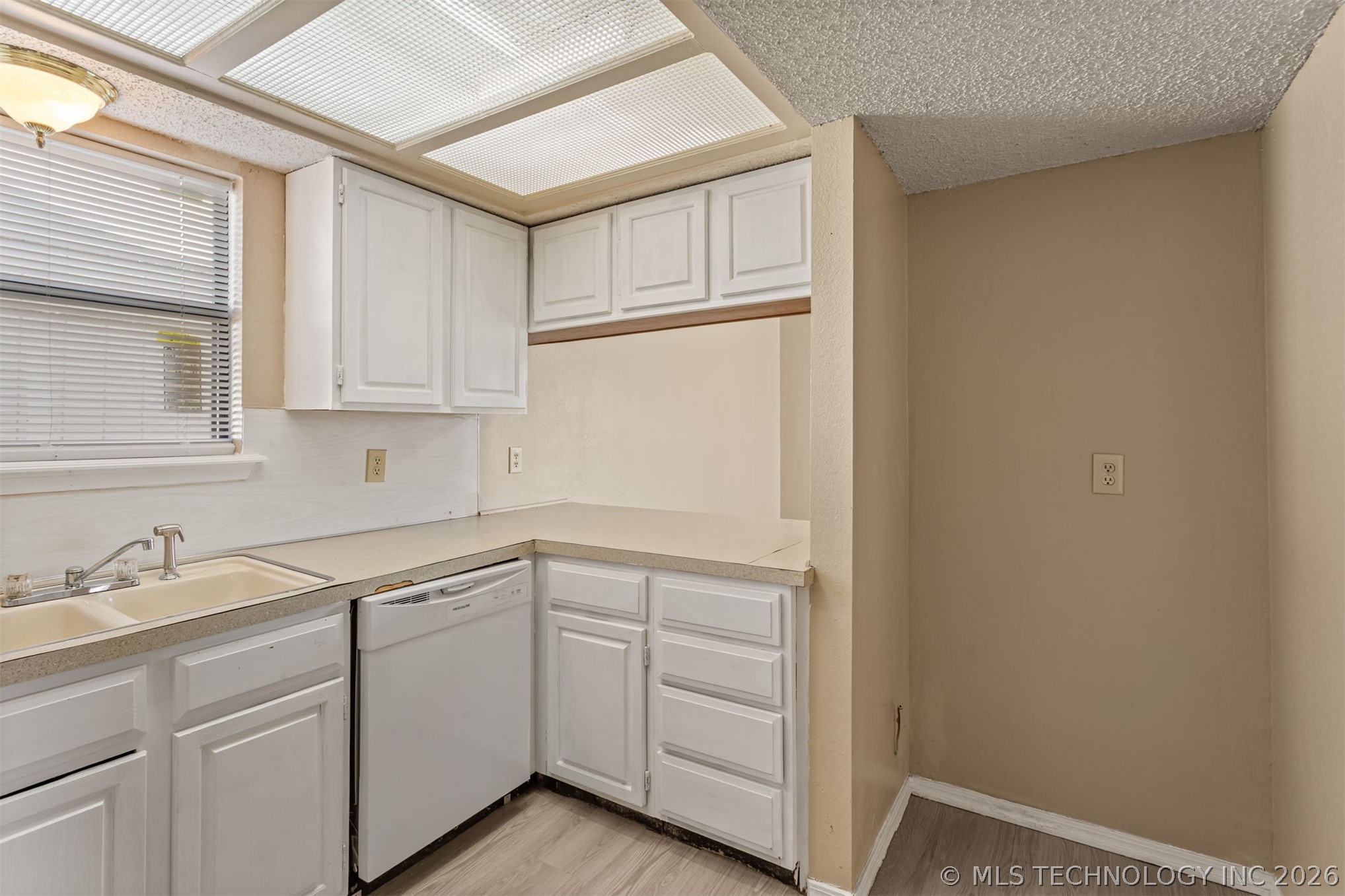 12921 E 28th Place Property Photo 19