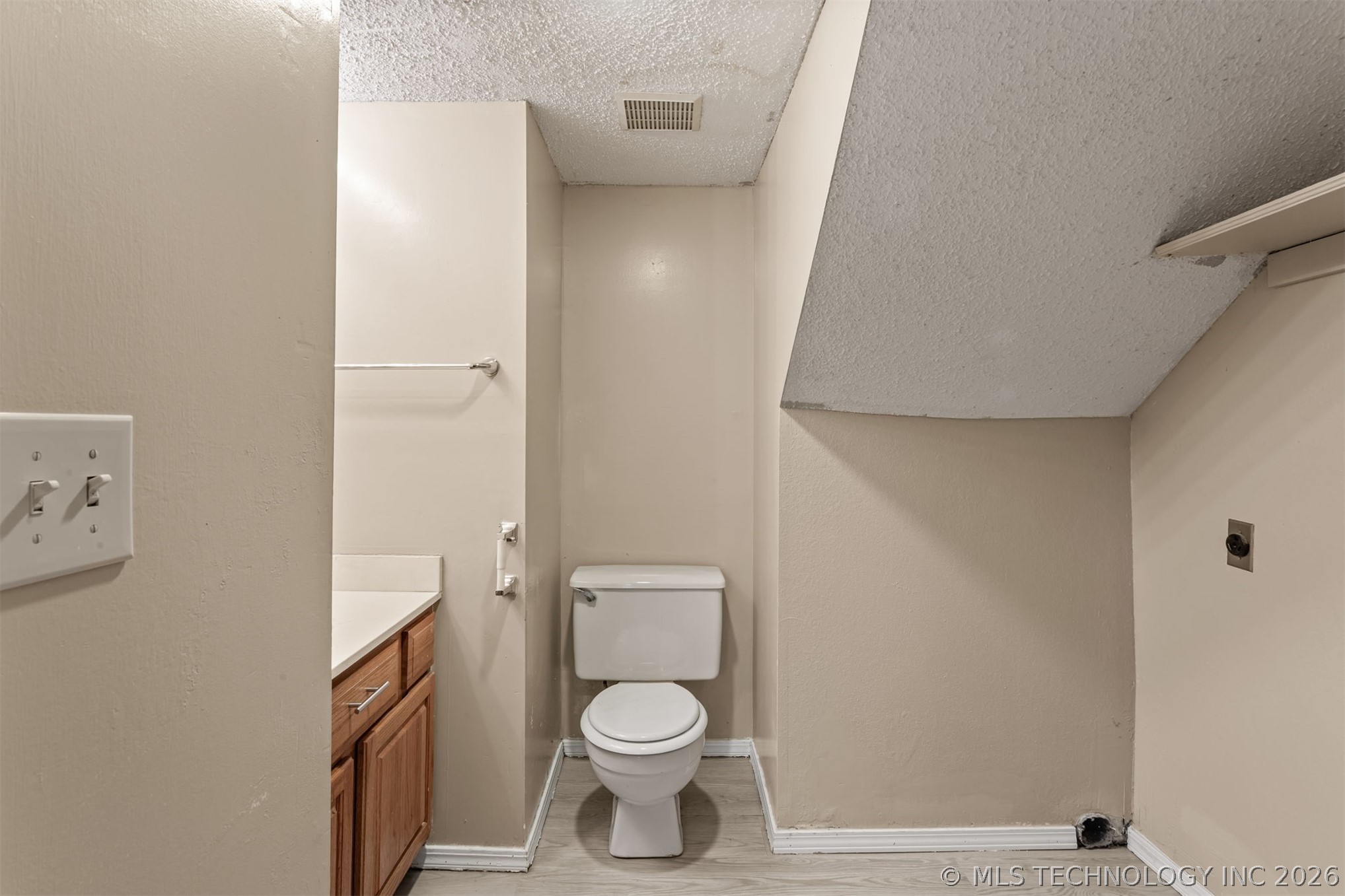 12921 E 28th Place Property Photo 20