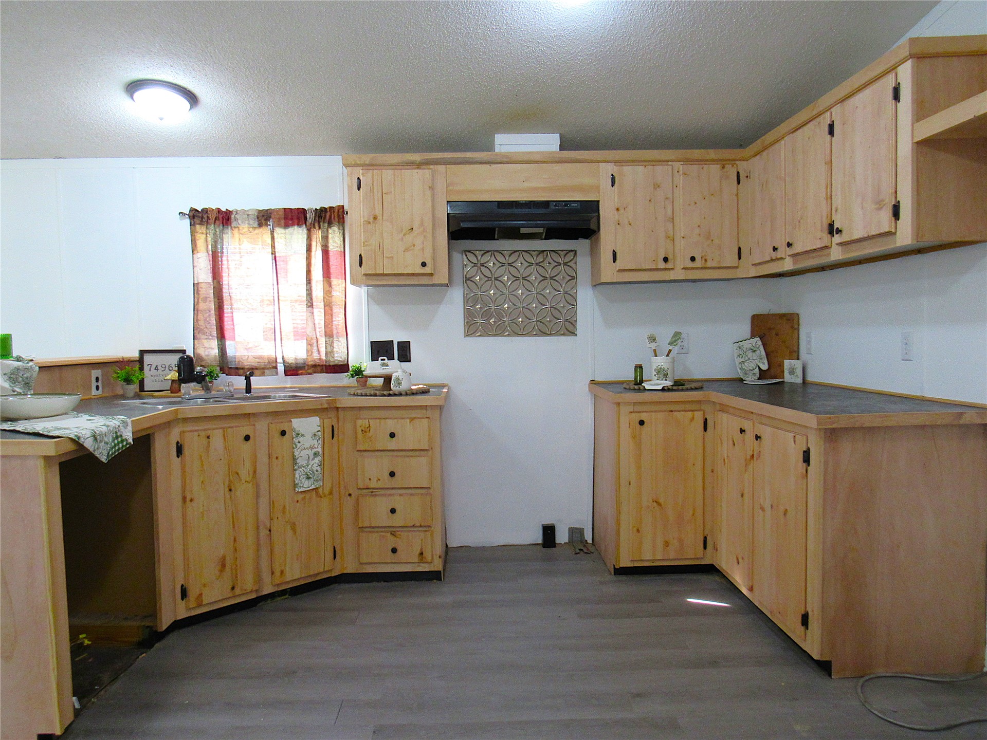 1184 S Lake Street Property Photo 9