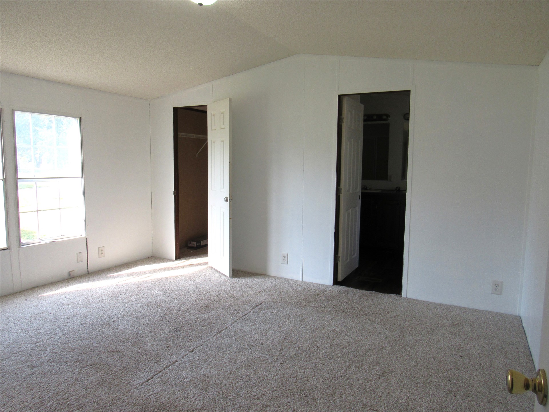 1184 S Lake Street Property Photo 13