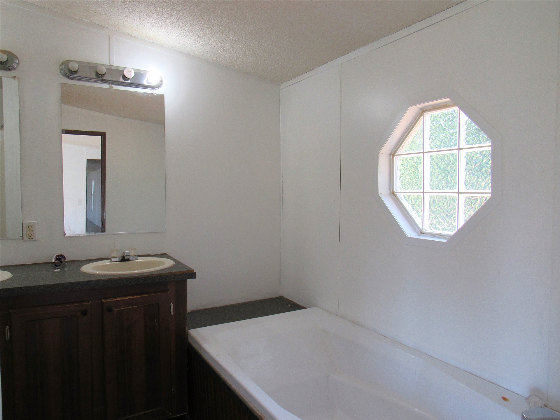 1184 S Lake Street Property Photo 14