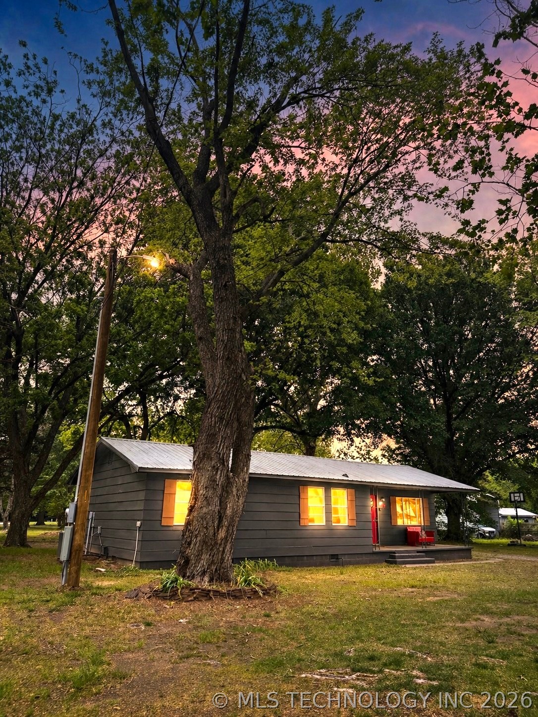599 Bower Property Photo 4
