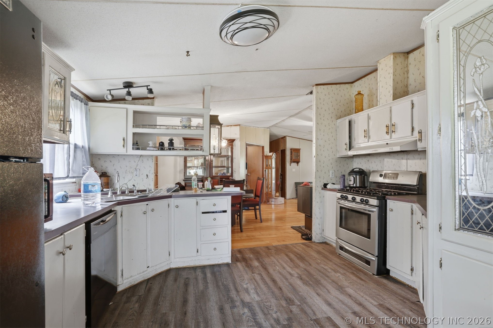 164 Cypress Property Photo 6