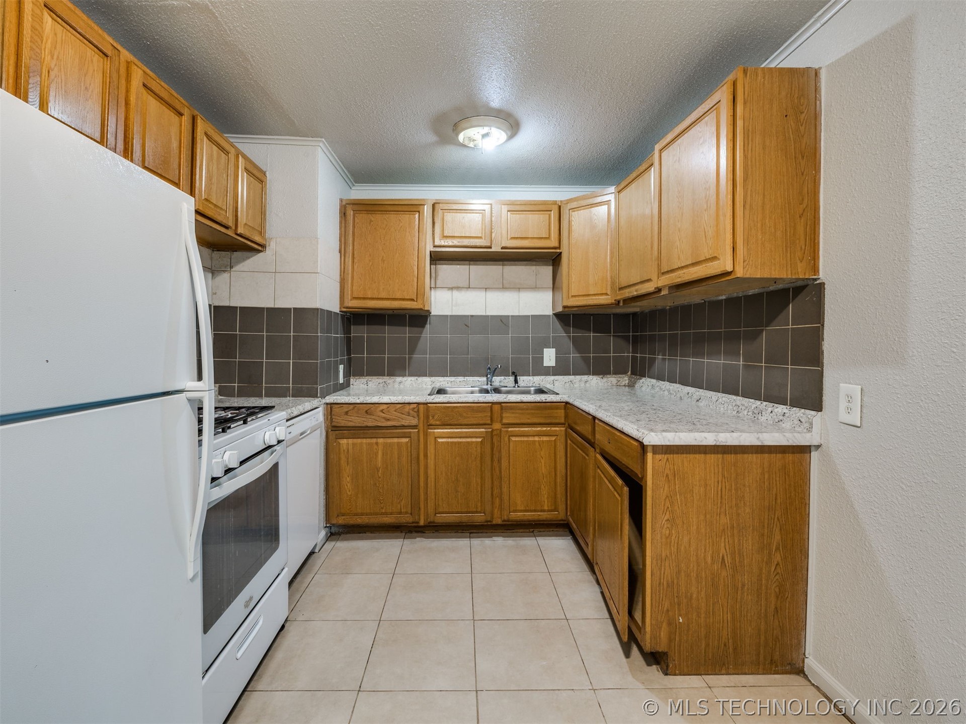 6714 E Jasper Street Property Photo 7