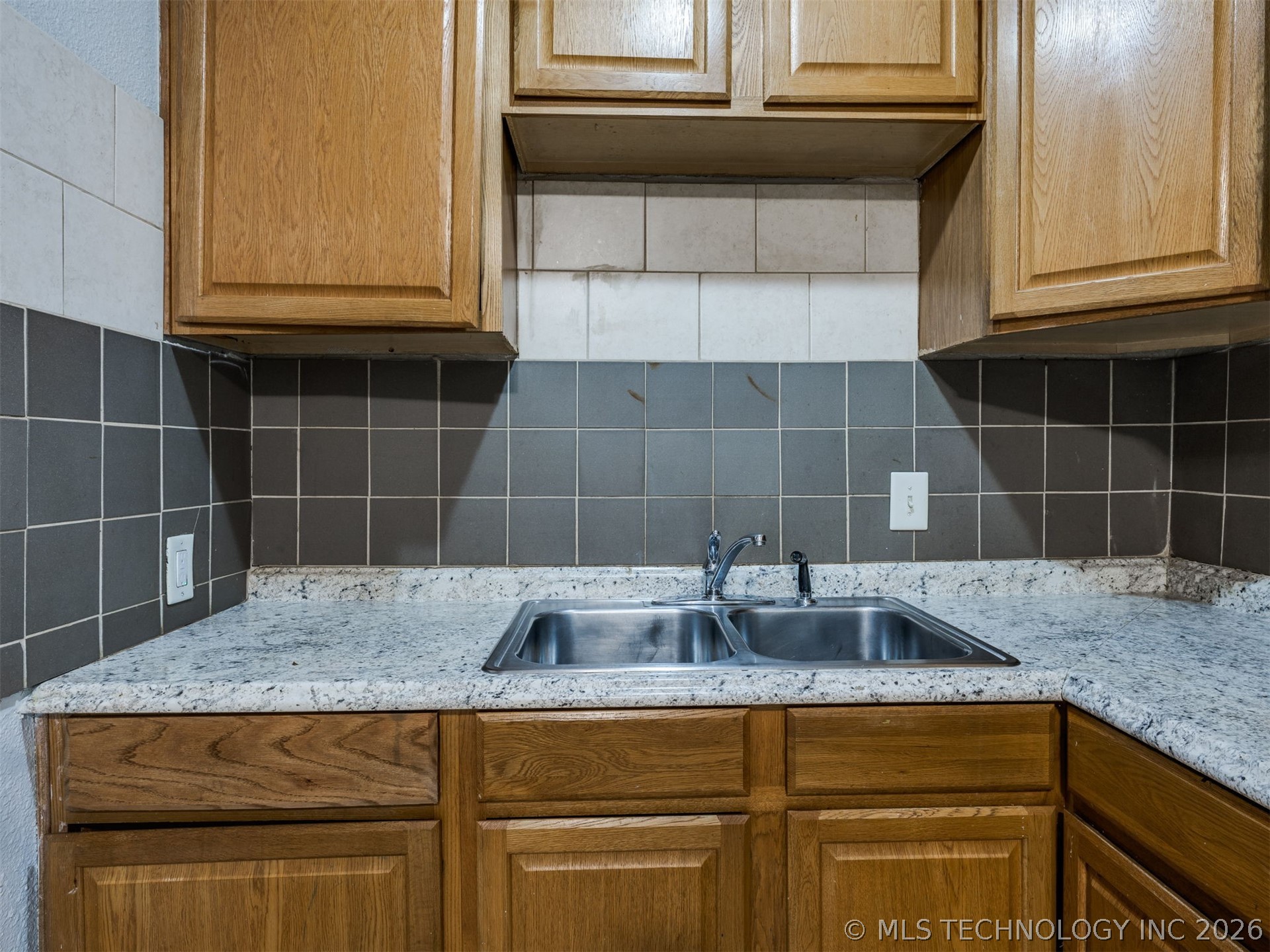 6714 E Jasper Street Property Photo 8