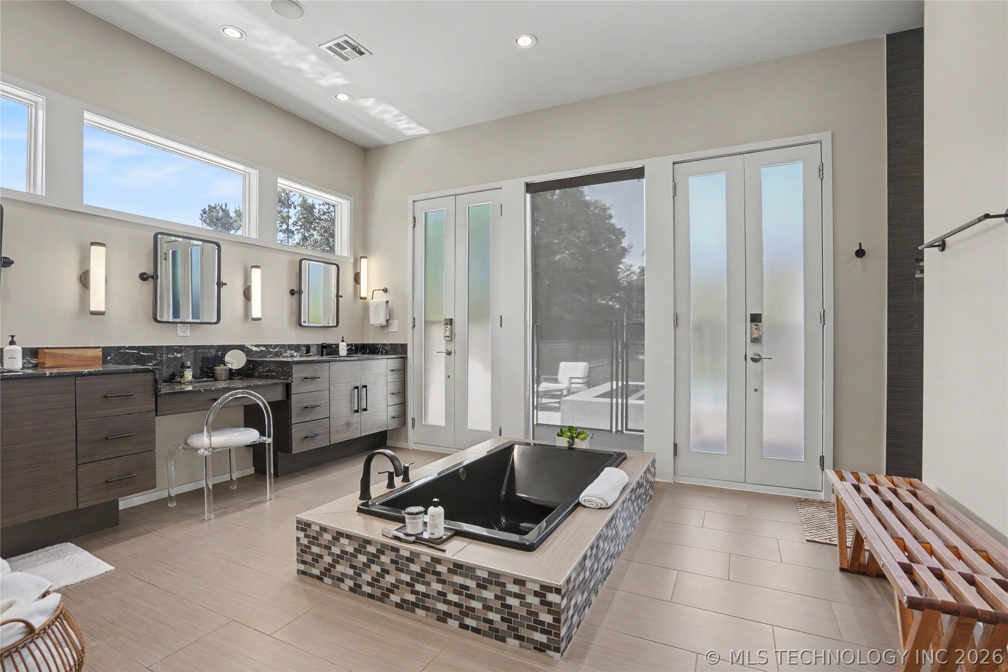 2668 Terwilleger Boulevard Property Photo 22