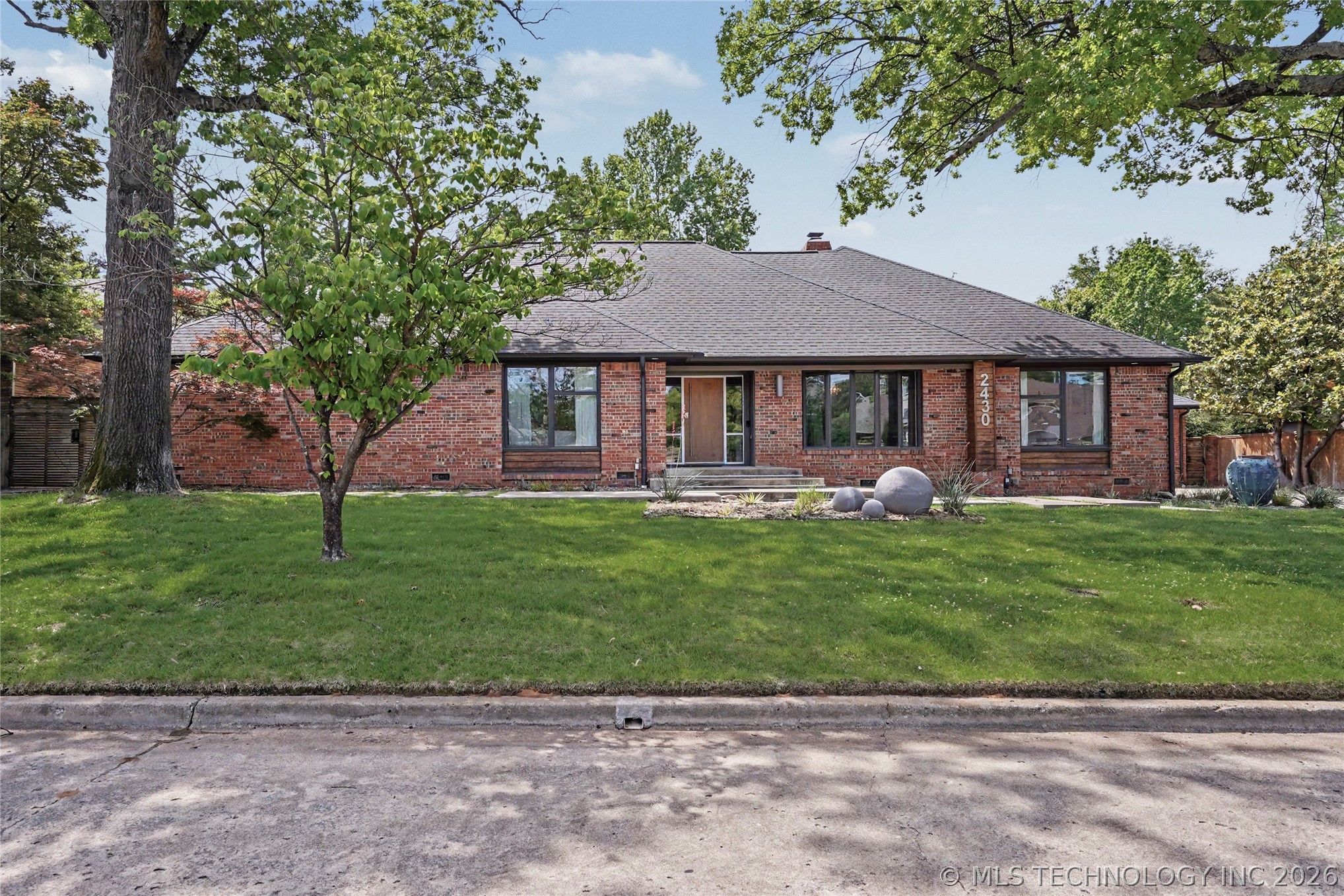 2430 E 32nd Street Property Photo 2