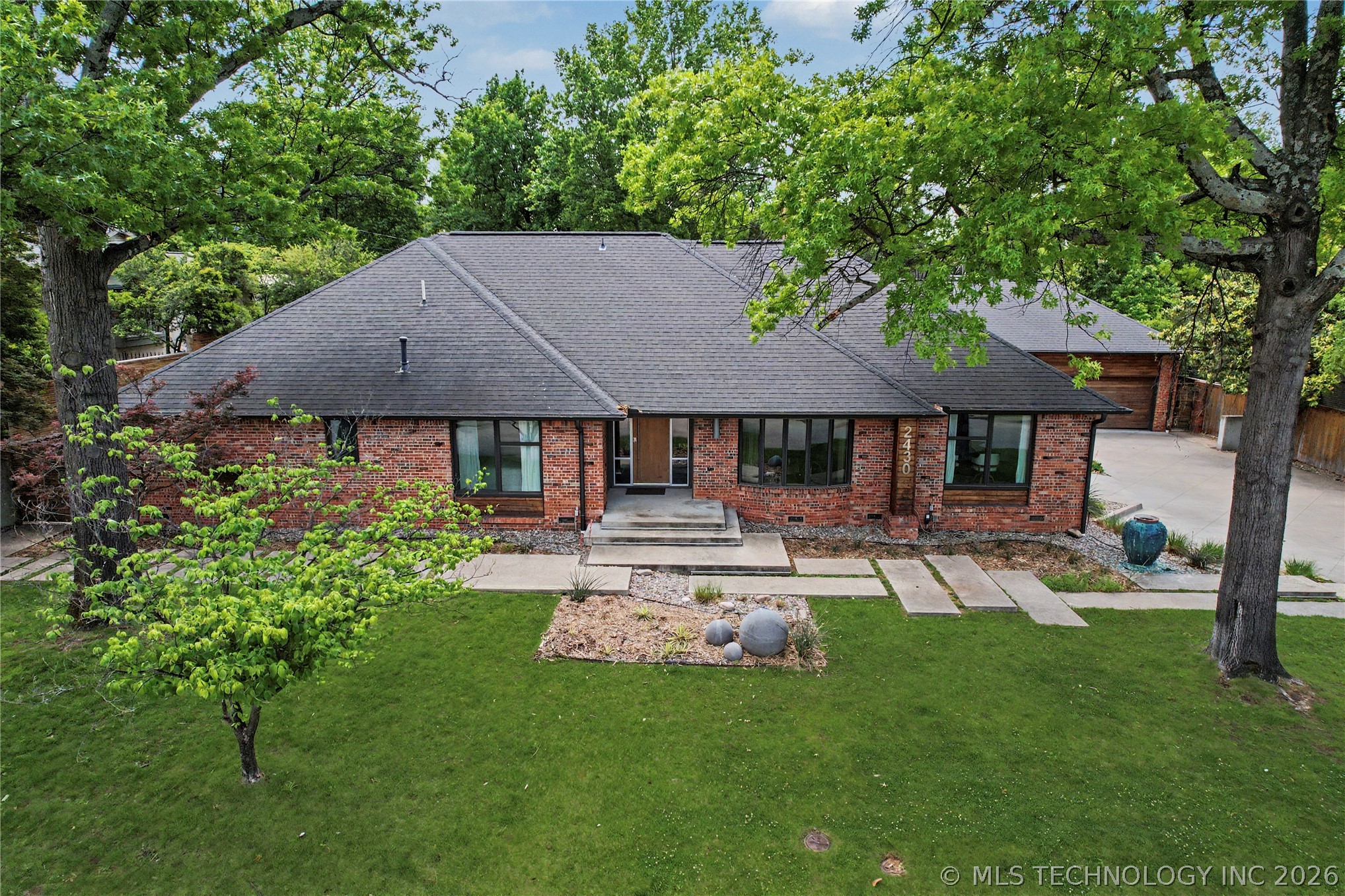 2430 E 32nd Street Property Photo 48