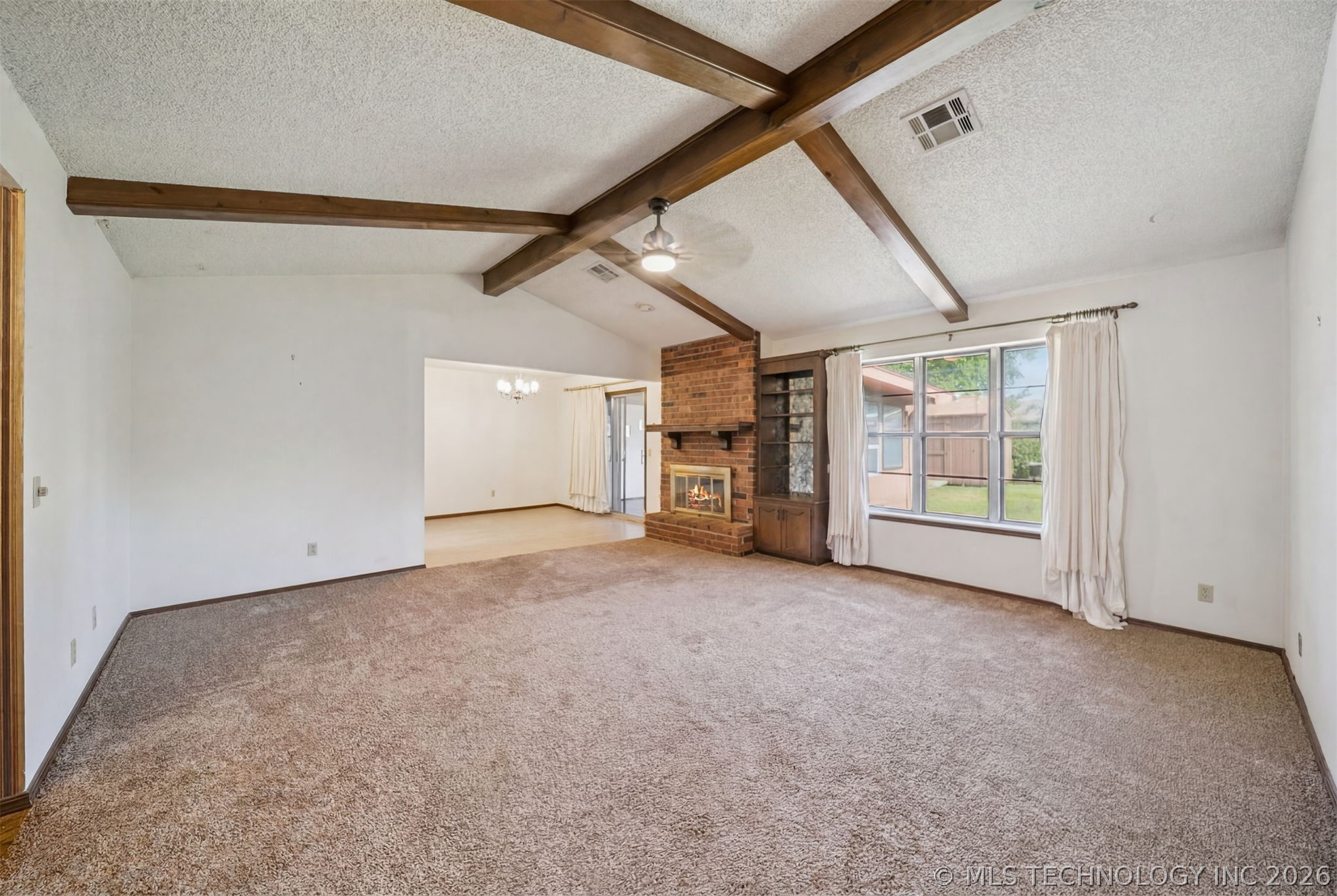 1016 E 13th Street Property Photo 4