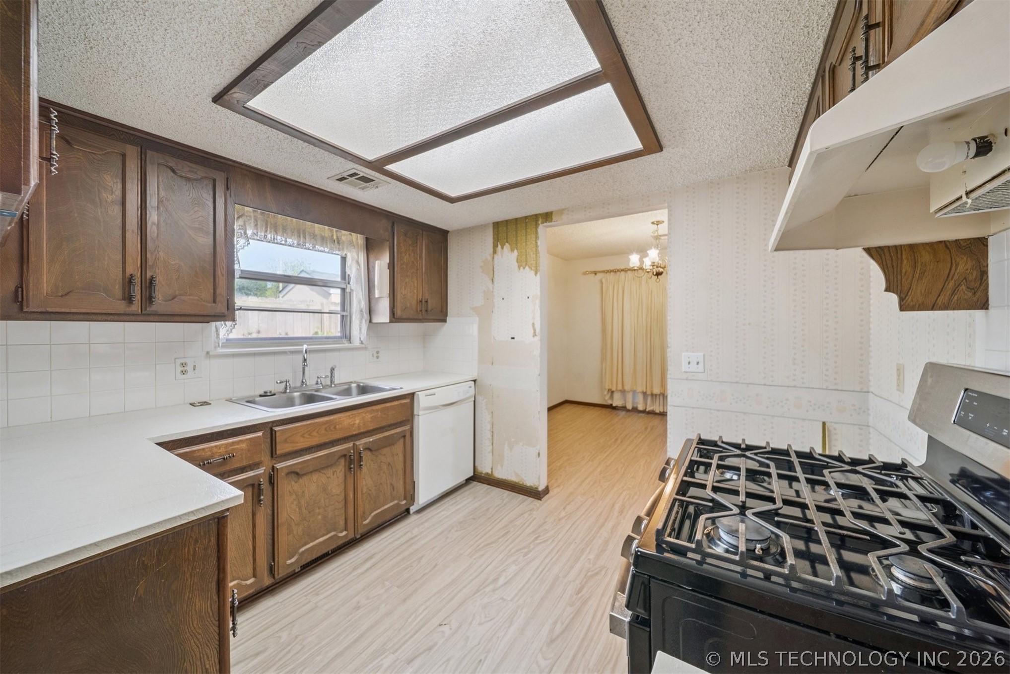 1016 E 13th Street Property Photo 10