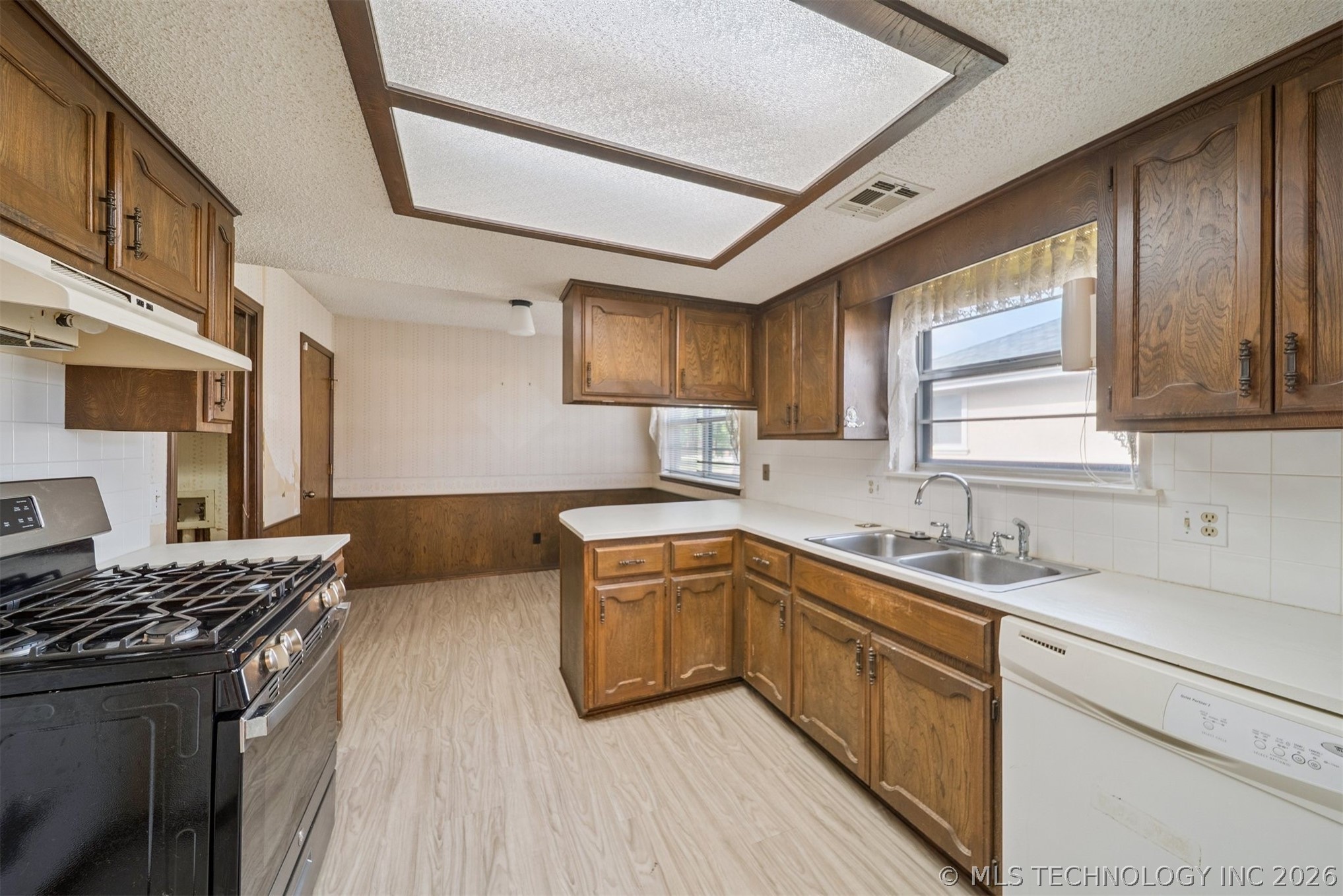 1016 E 13th Street Property Photo 15
