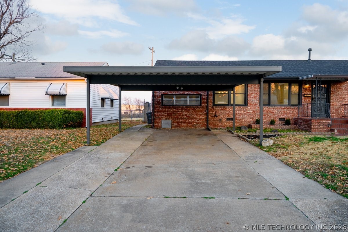 857 N Darlington Avenue Property Photo 5
