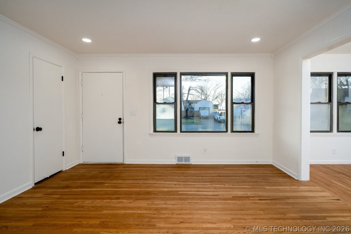 857 N Darlington Avenue Property Photo 11