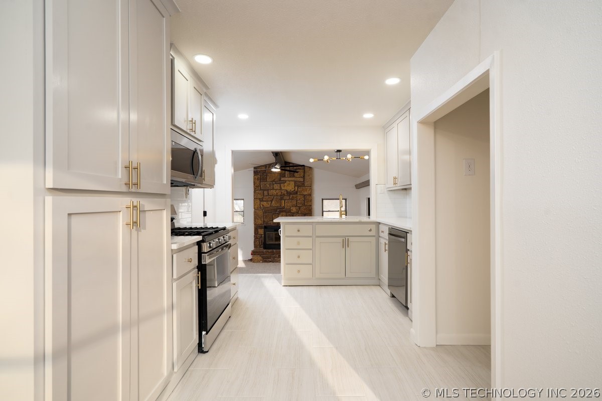 857 N Darlington Avenue Property Photo 15