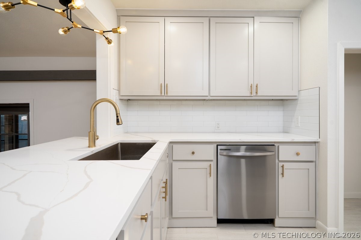 857 N Darlington Avenue Property Photo 16