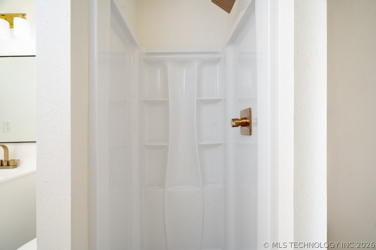 857 N Darlington Avenue Property Photo 24
