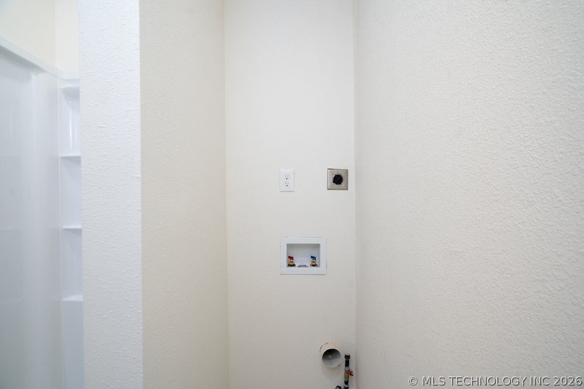 857 N Darlington Avenue Property Photo 25