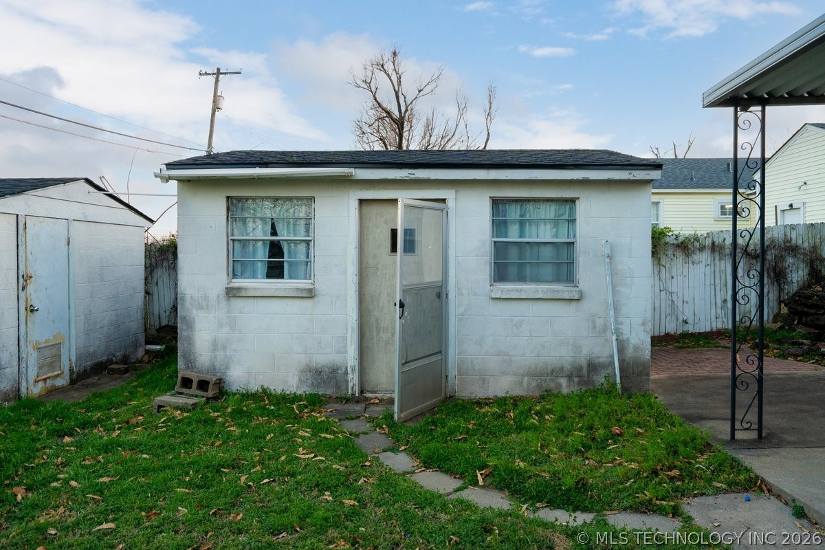 857 N Darlington Avenue Property Photo 40