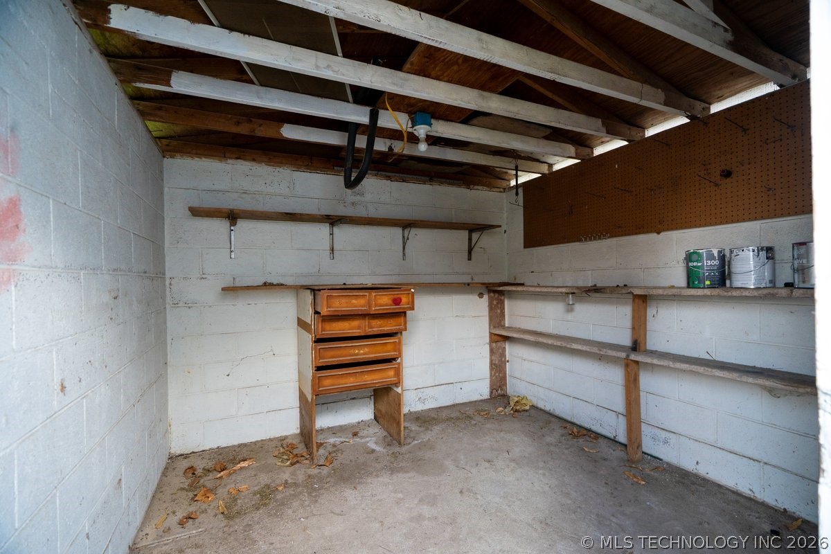 857 N Darlington Avenue Property Photo 42