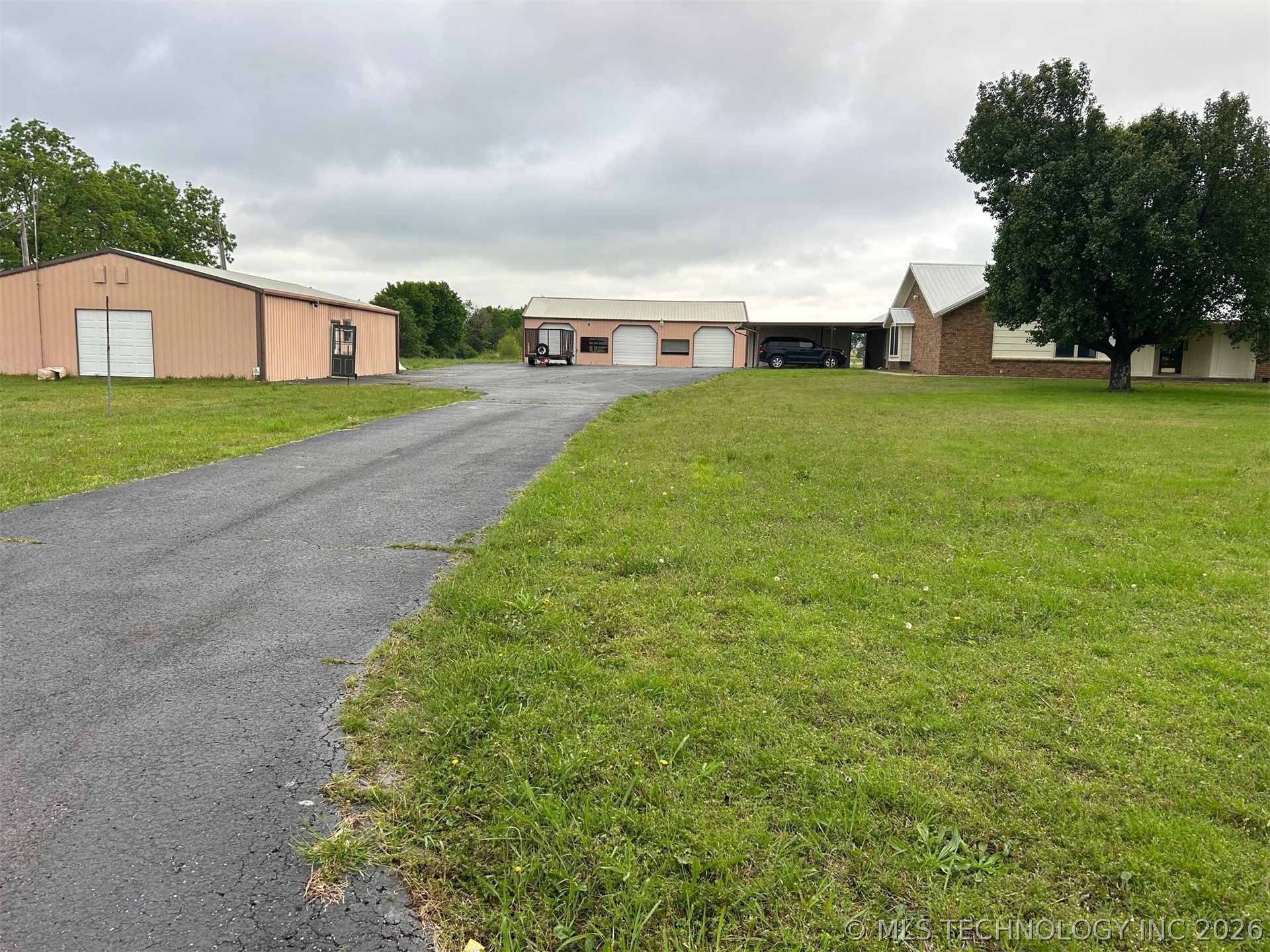 3300 W Davis Field Road Property Photo 3