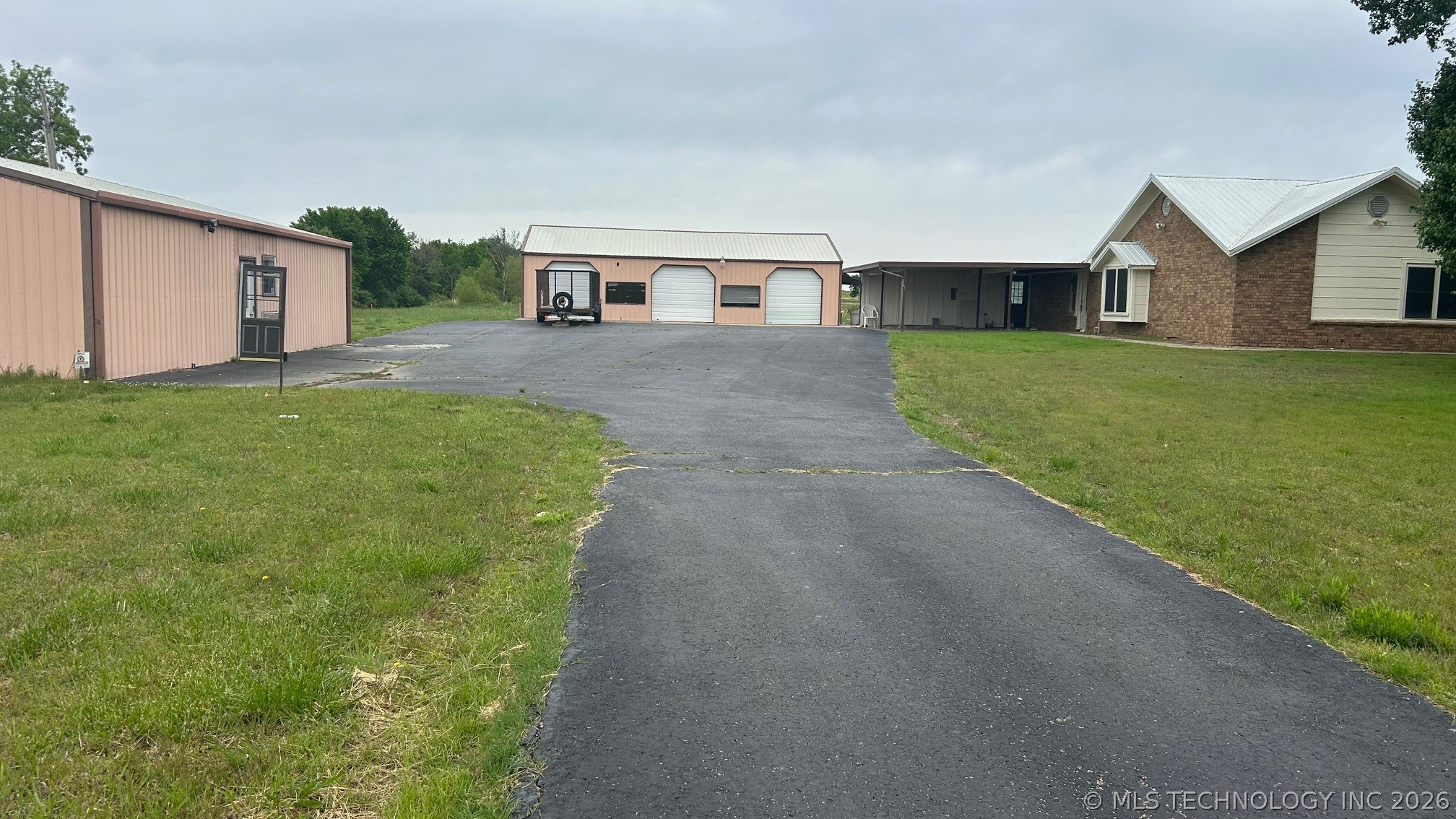 3300 W Davis Field Road Property Photo 4