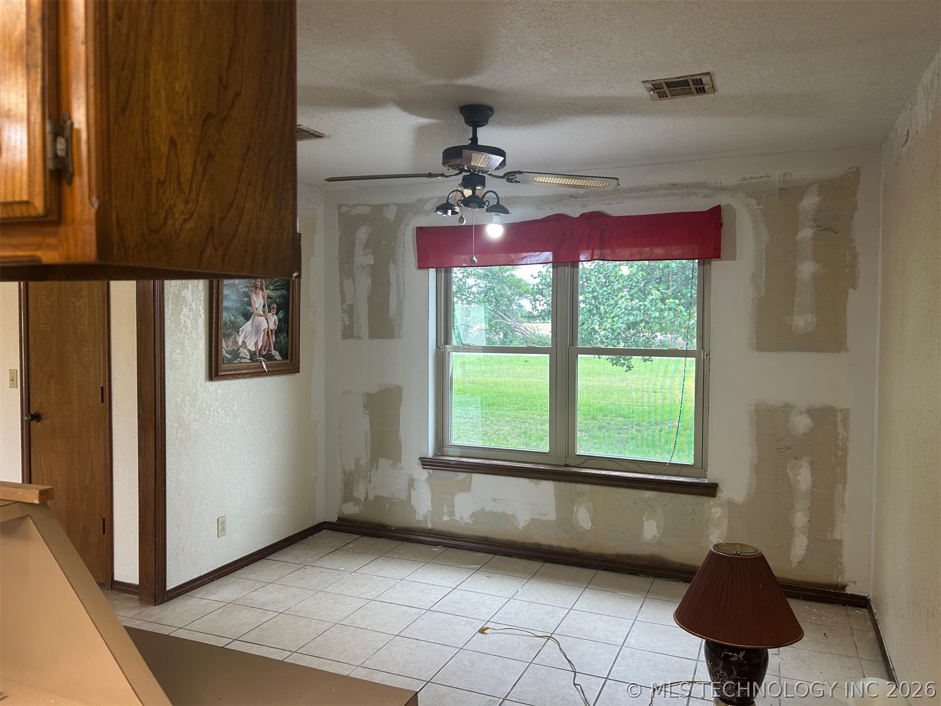 3300 W Davis Field Road Property Photo 6