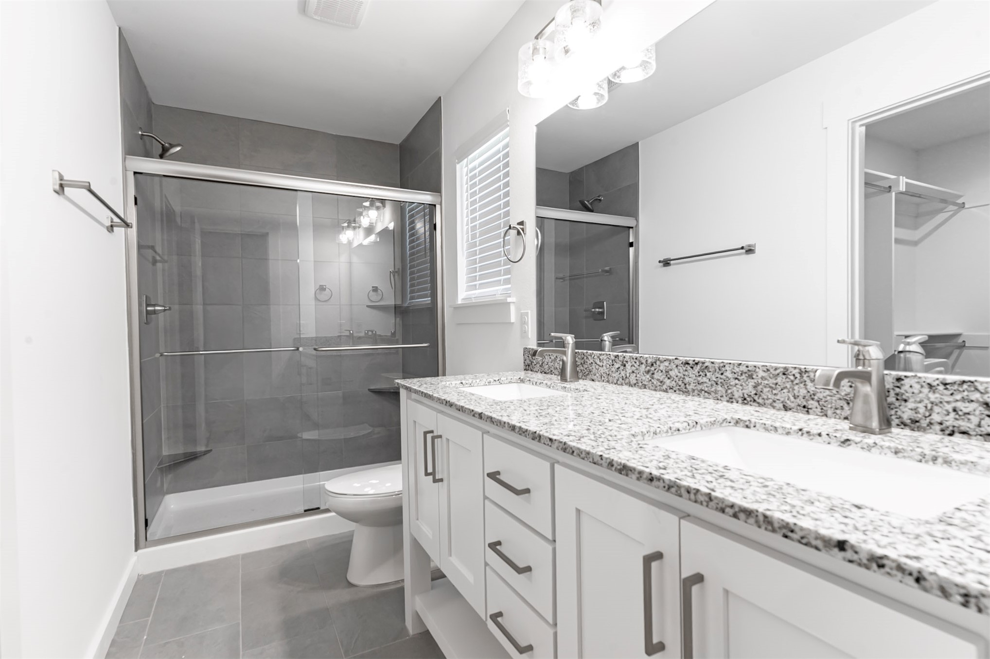2502 W Center Street Property Photo 5