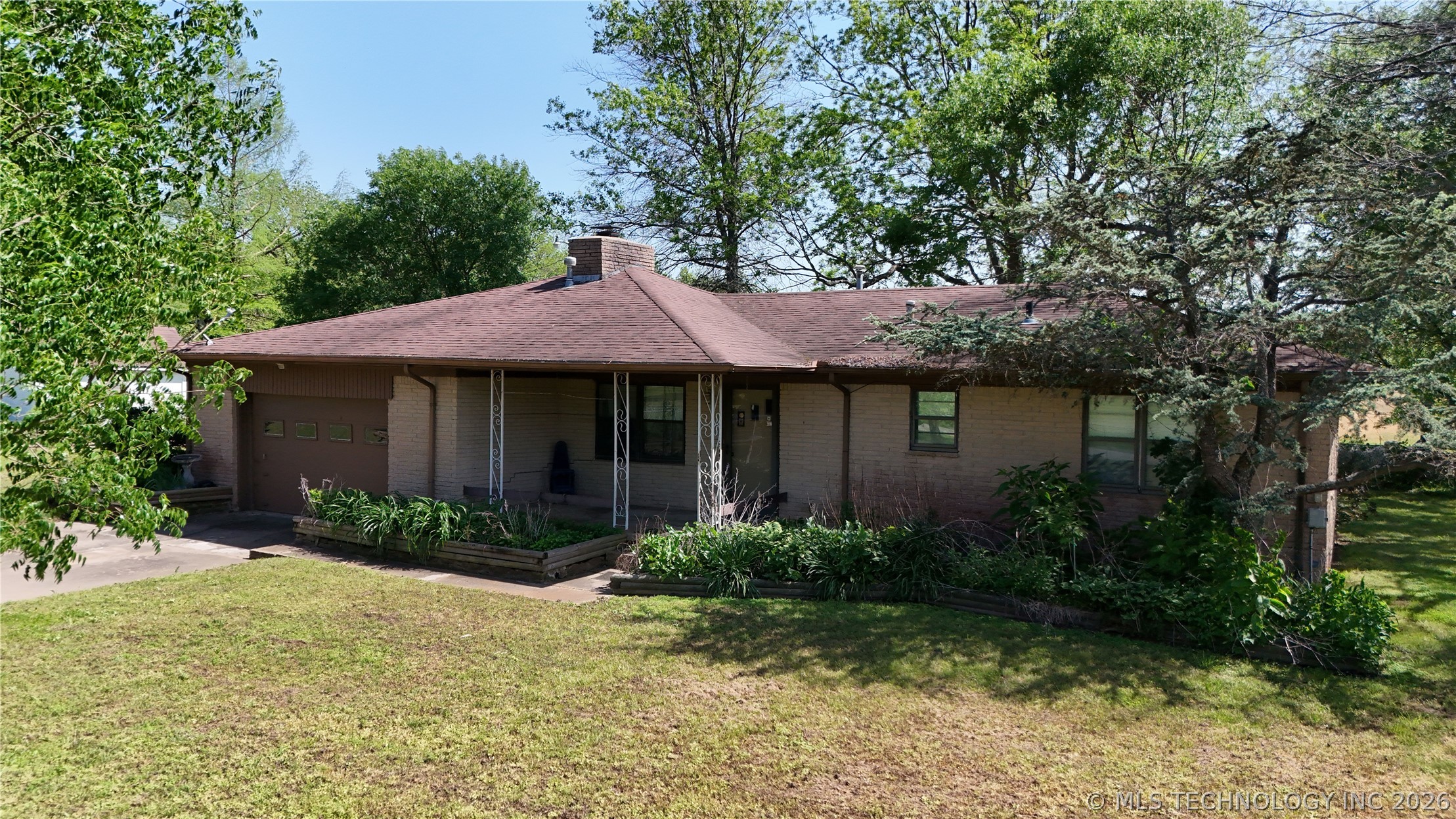 3055 Bixby Road Property Photo 1