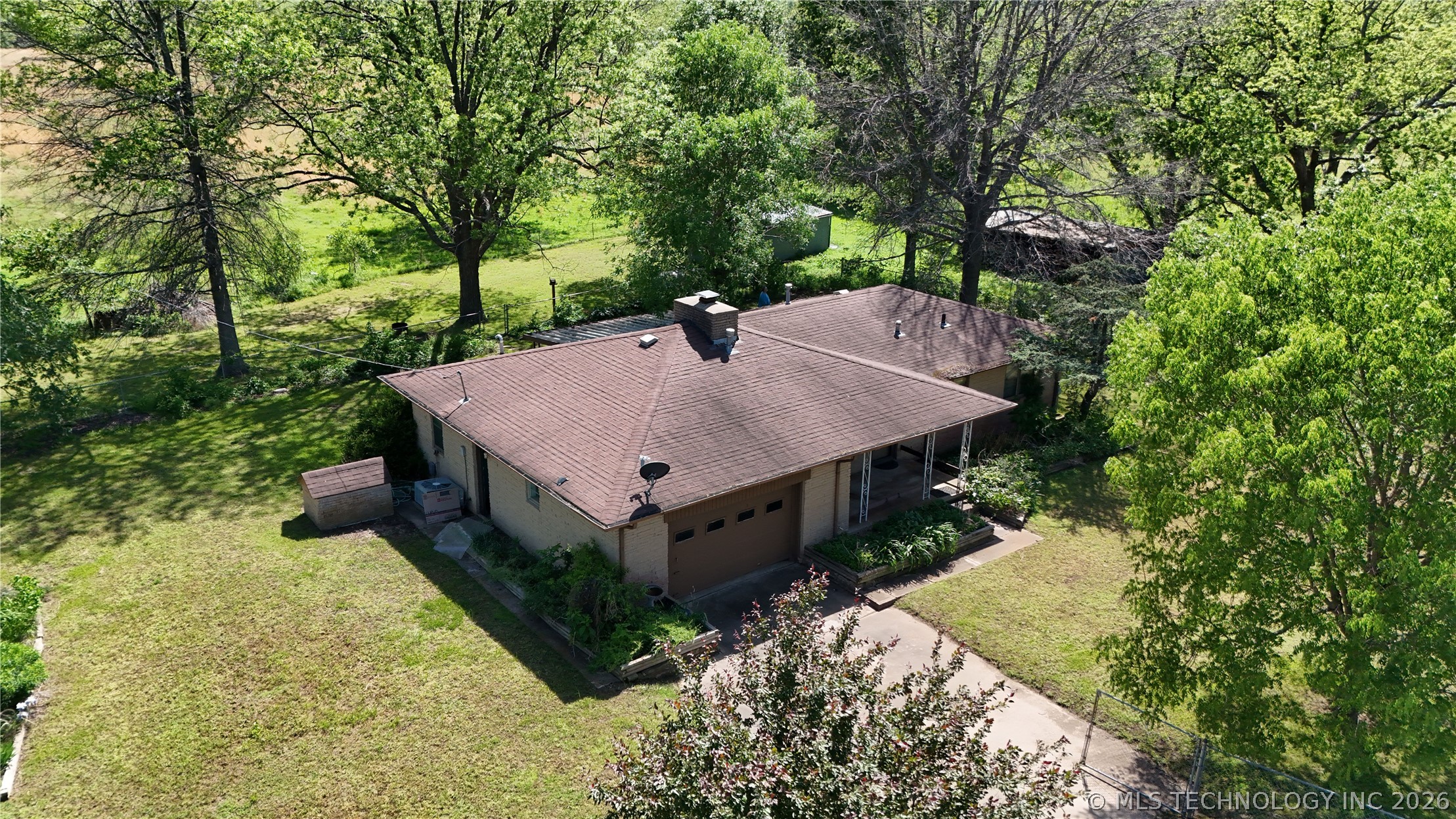 3055 Bixby Road Property Photo 2