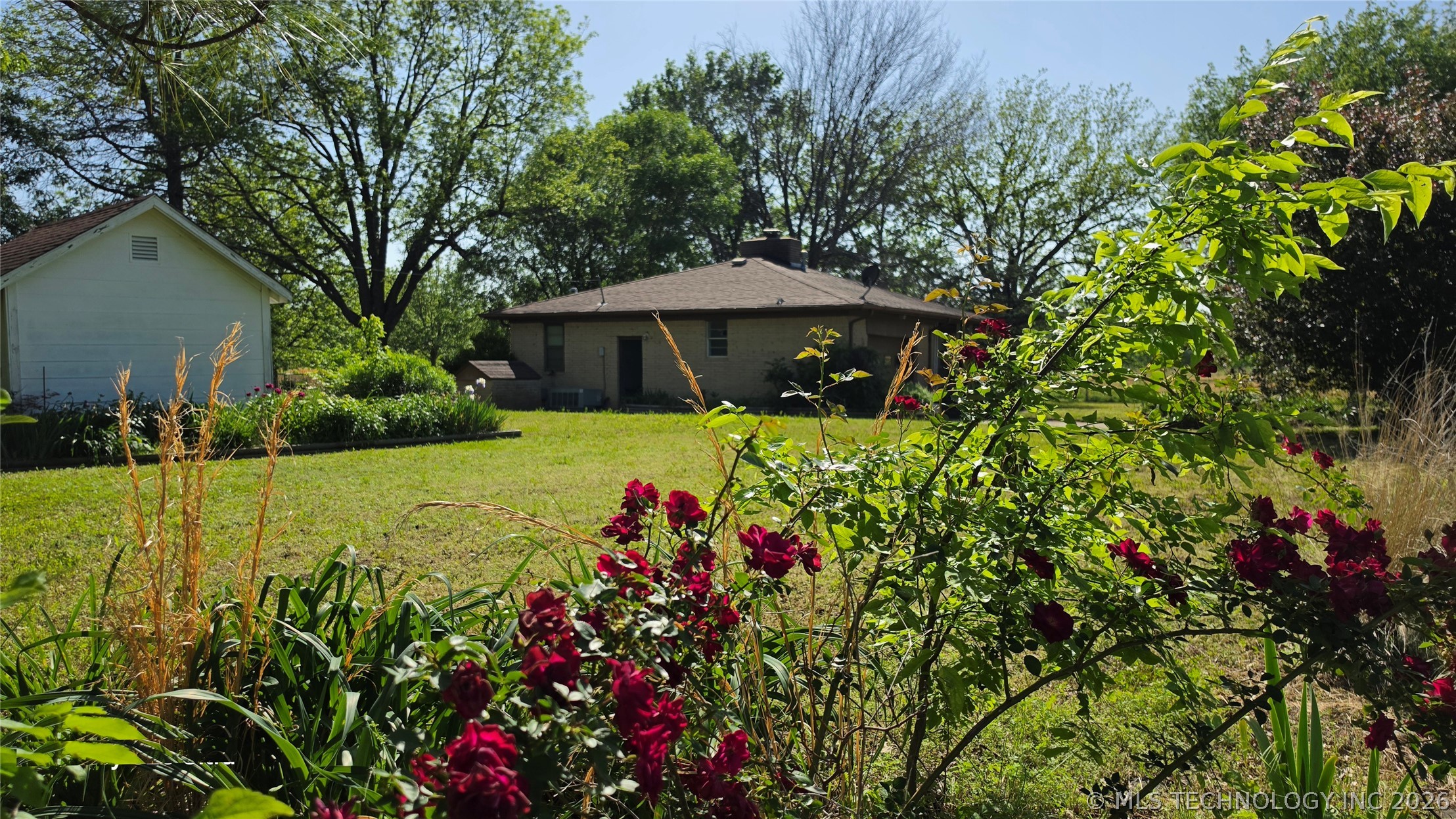 3055 Bixby Road Property Photo 6