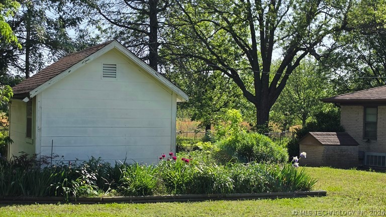 3055 Bixby Road Property Photo 8