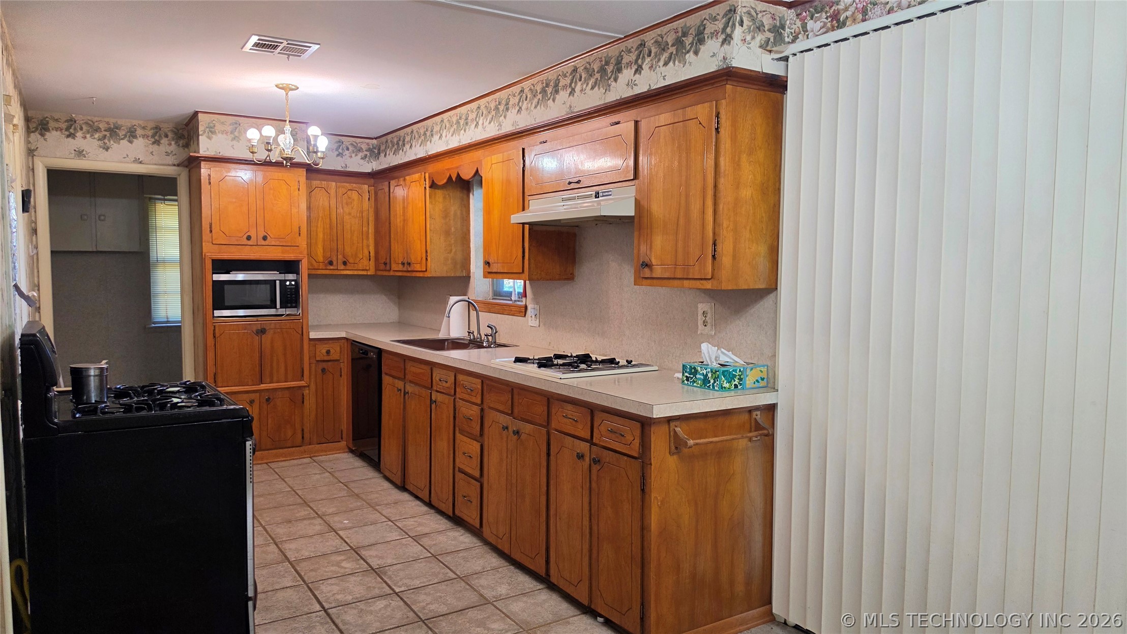 3055 Bixby Road Property Photo 16