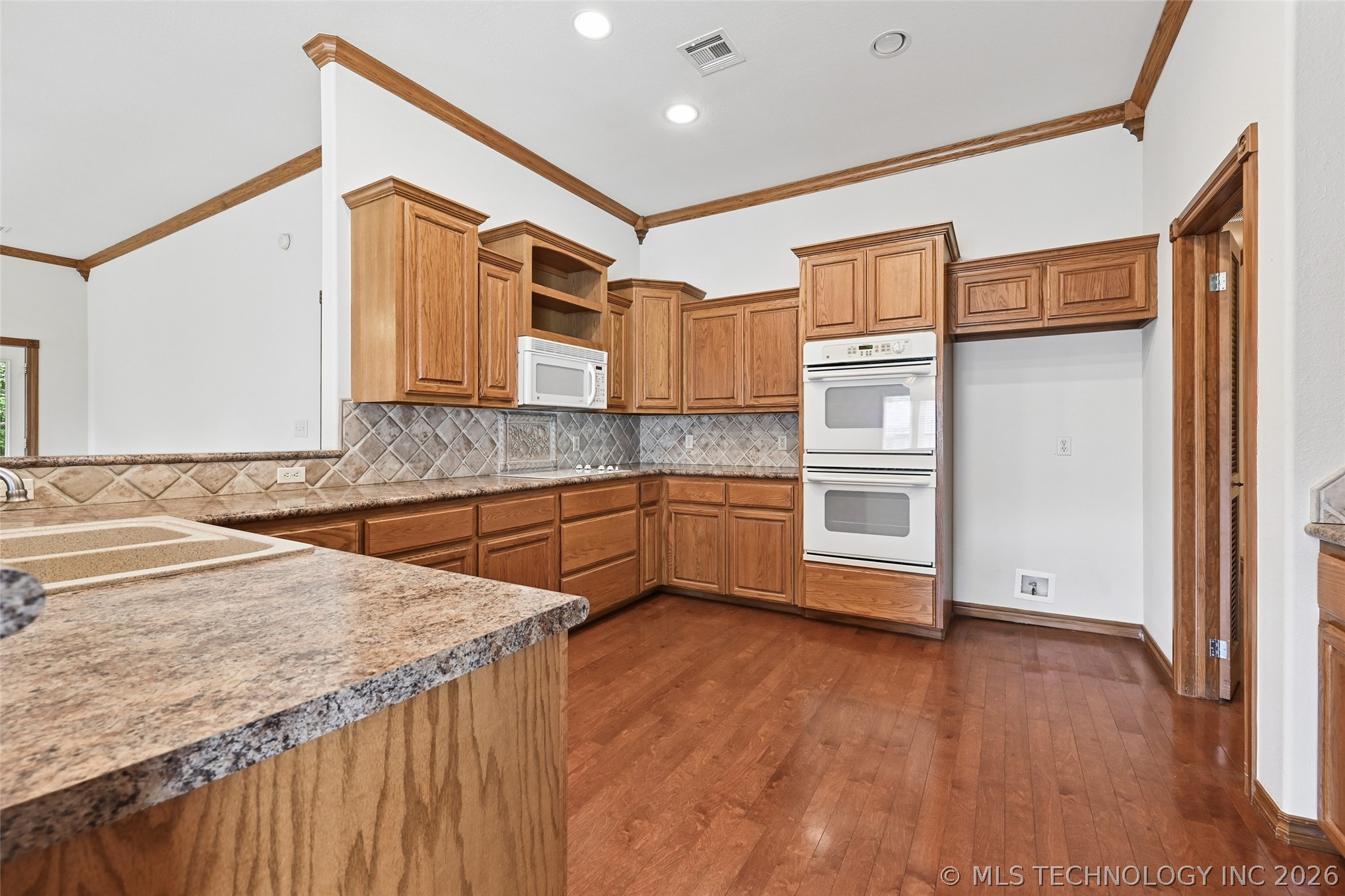 128 New Haven Street Property Photo 10