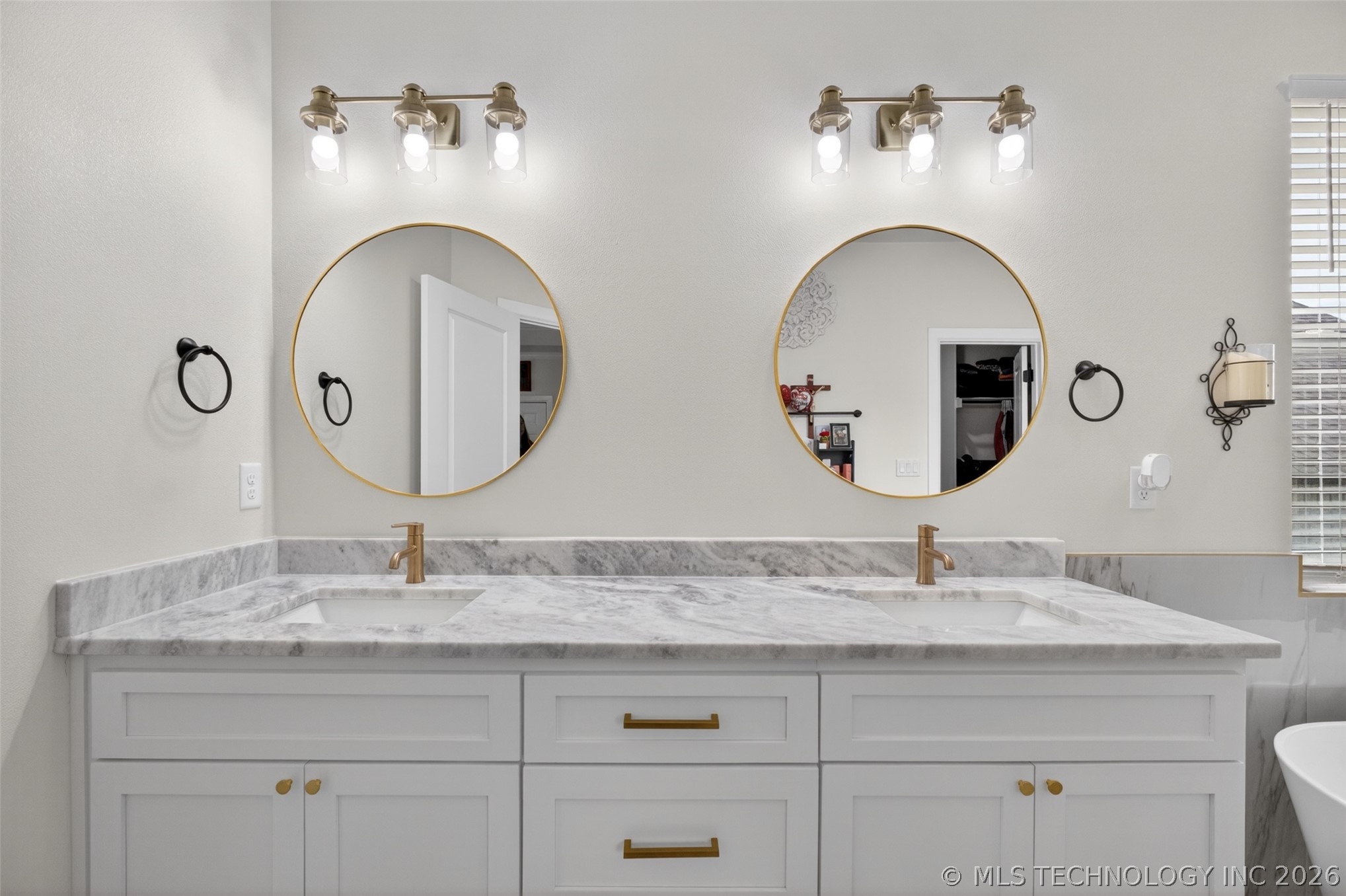 3311 Harbour Town Place Property Photo 14