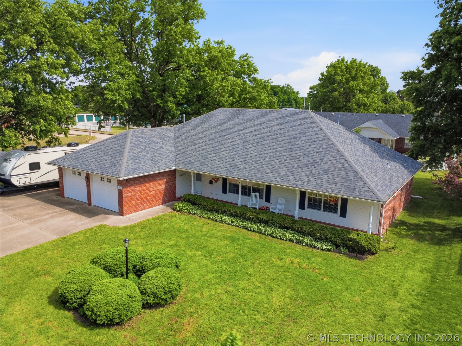 620 Grove Crest Road Property Photo 3
