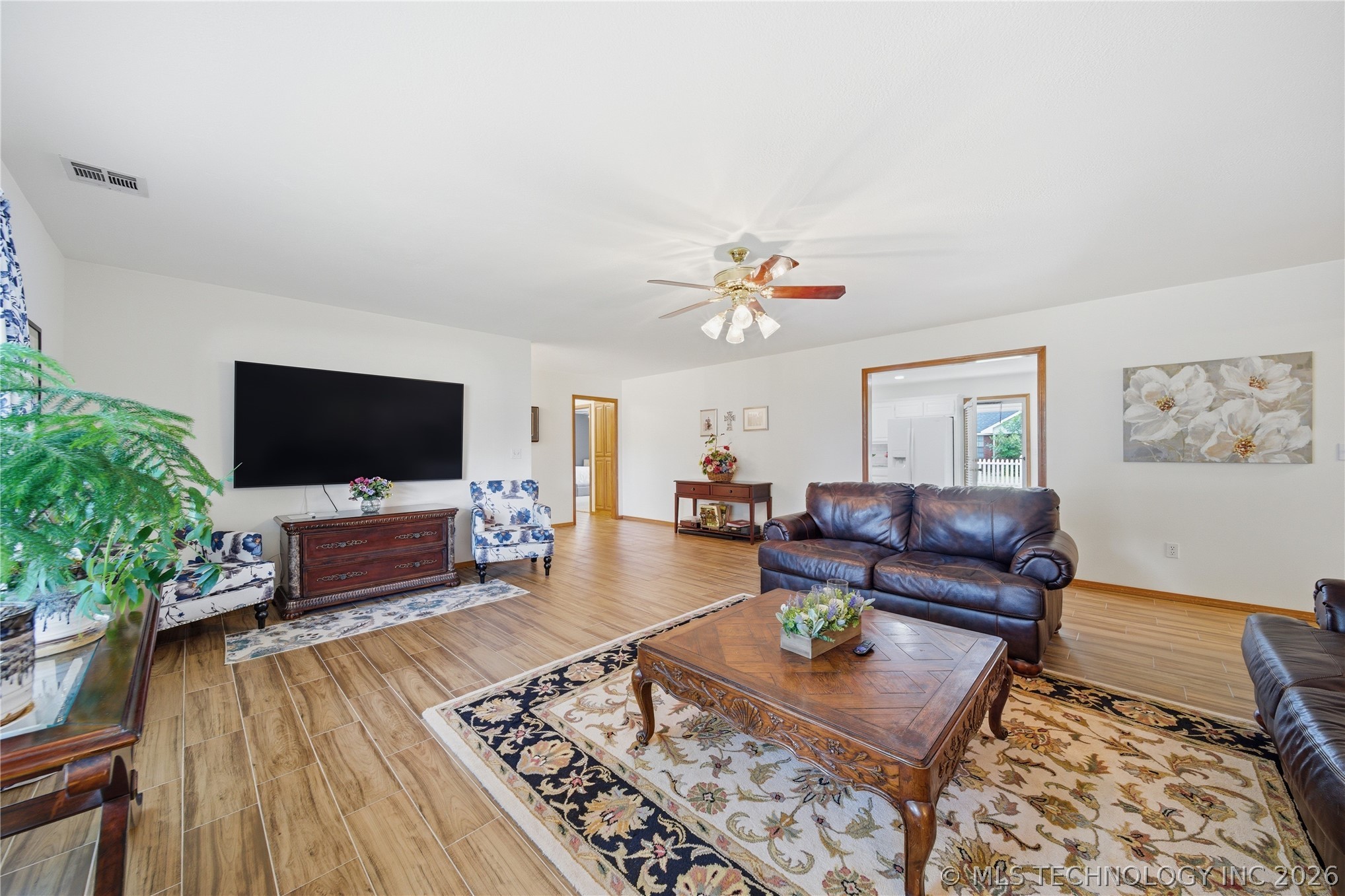620 Grove Crest Road Property Photo 8