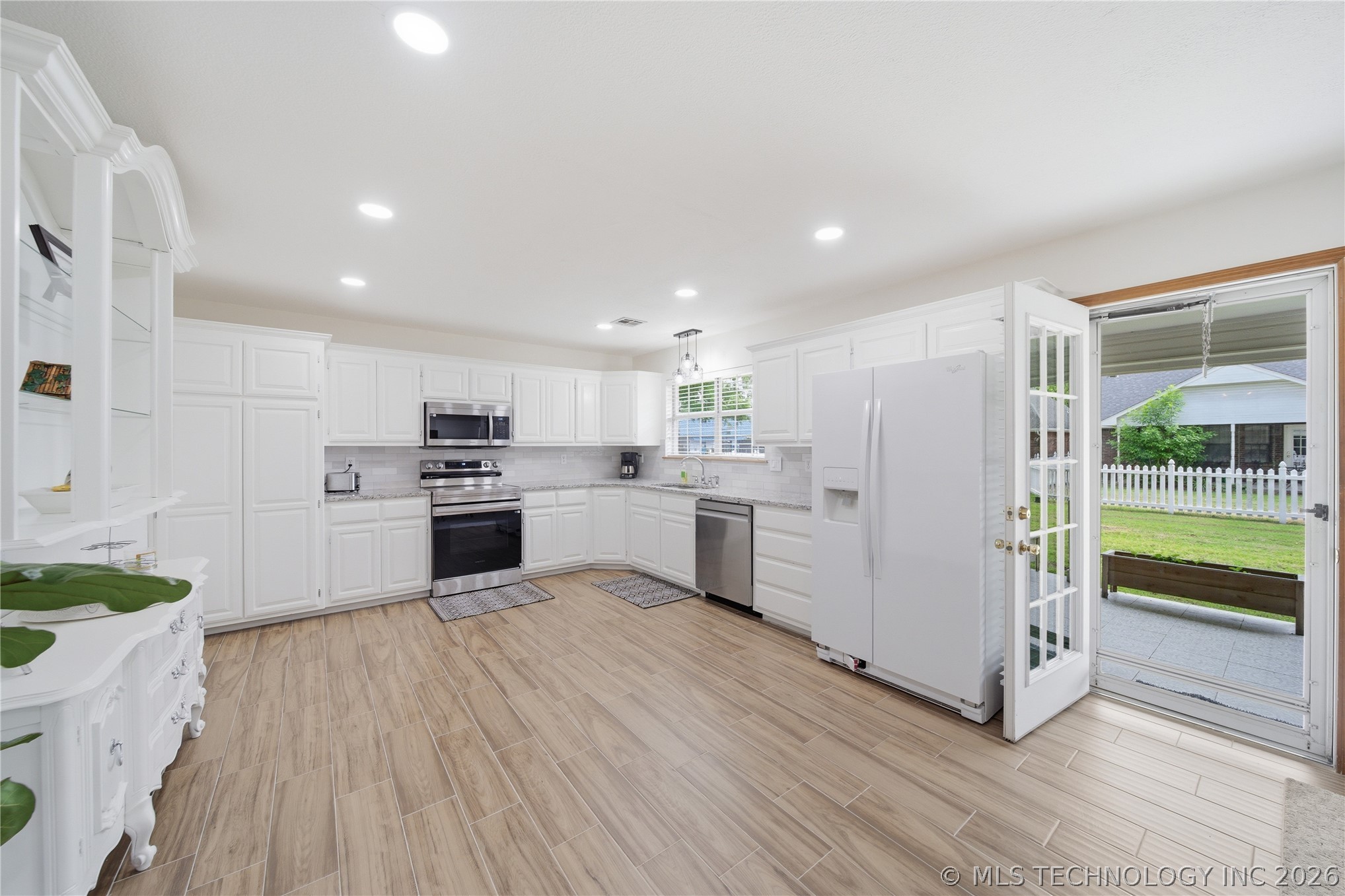 620 Grove Crest Road Property Photo 10