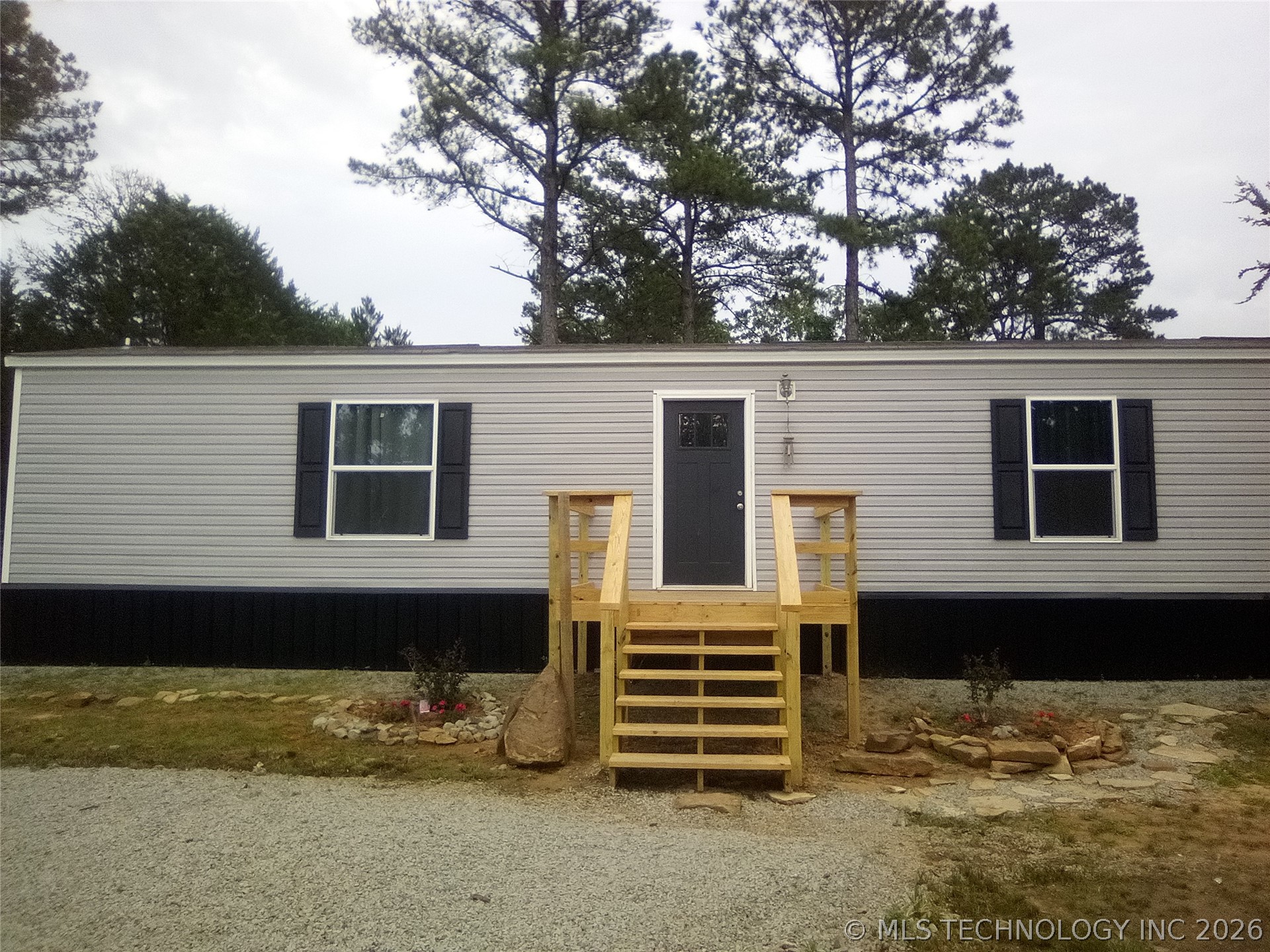 21 County Line Road E Property Photo 1